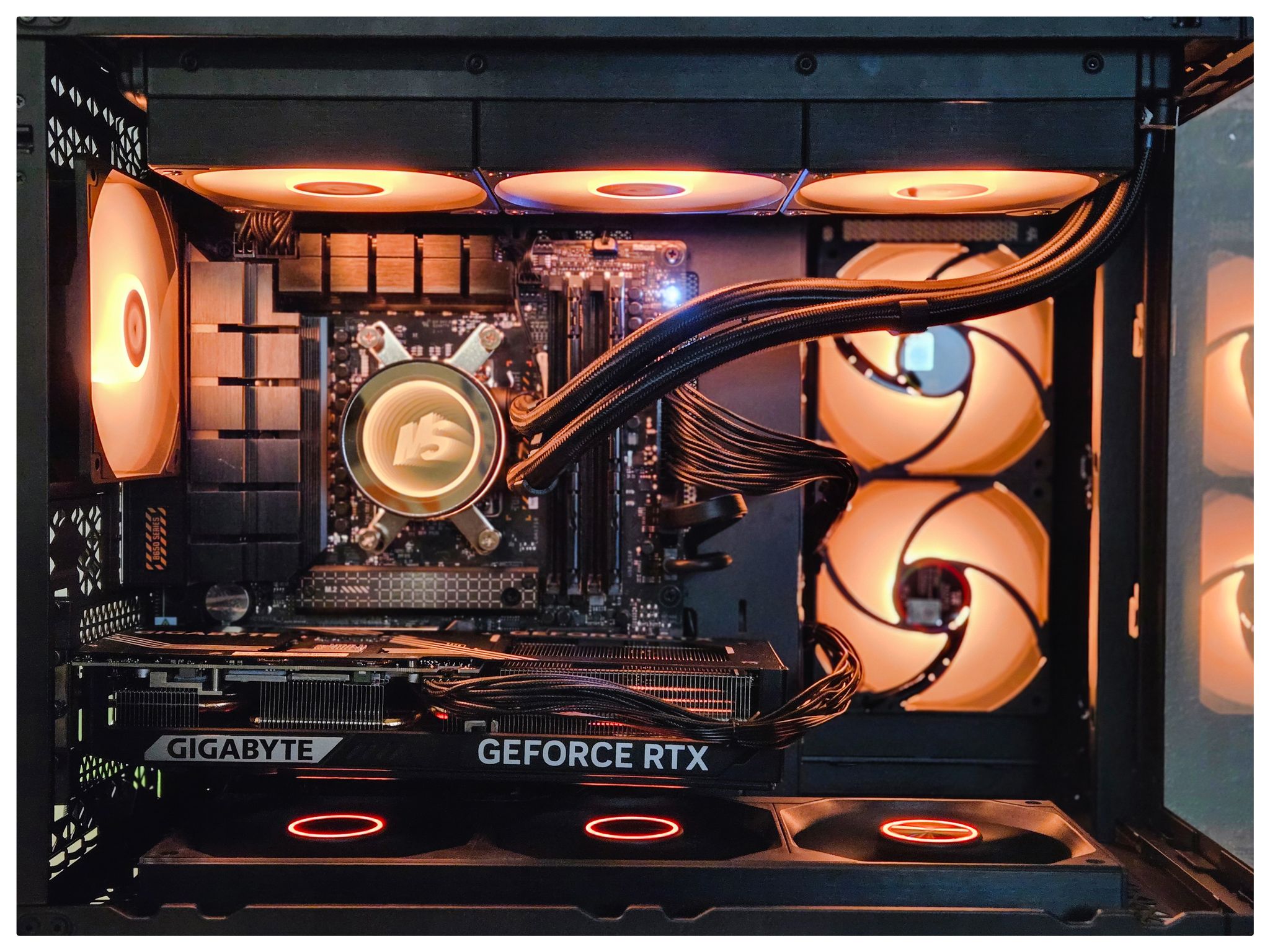 Ryzen 7800X3D | RTX 5070 | 2TB SDD | Gaming PC
