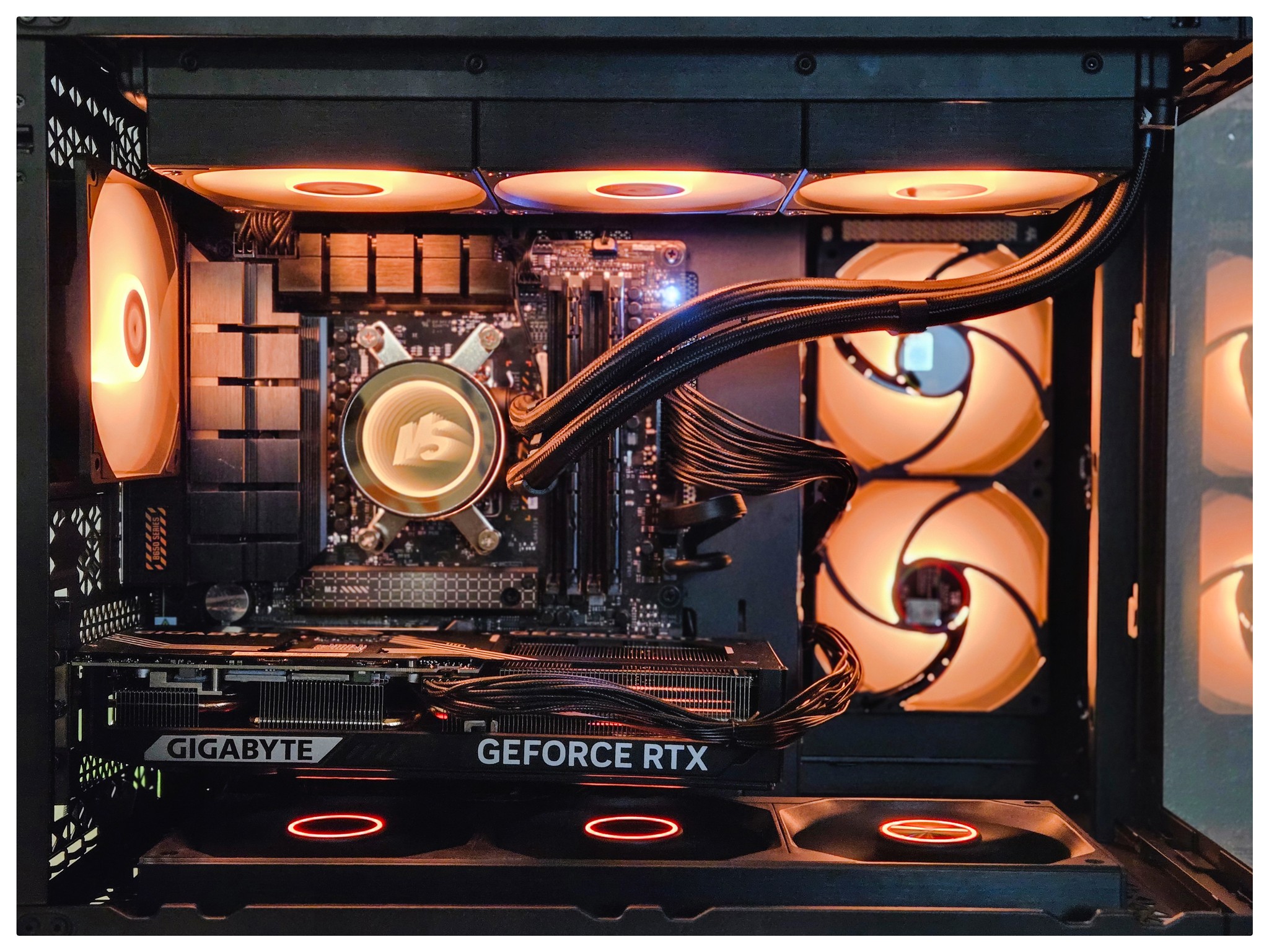 Ryzen 7800X3D | RTX 5070 | 2TB SDD | Gaming PC