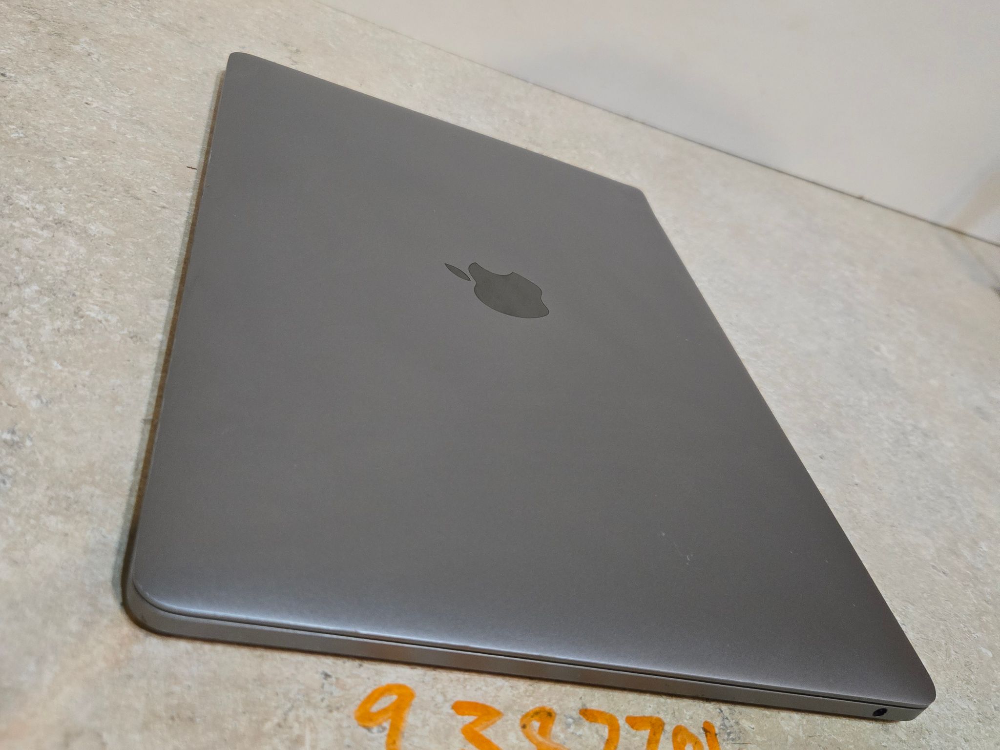 Apple Macbook Pro 13 Inch Laptop - 2019 - intel i5 - 128GB SSD - Model A2159
