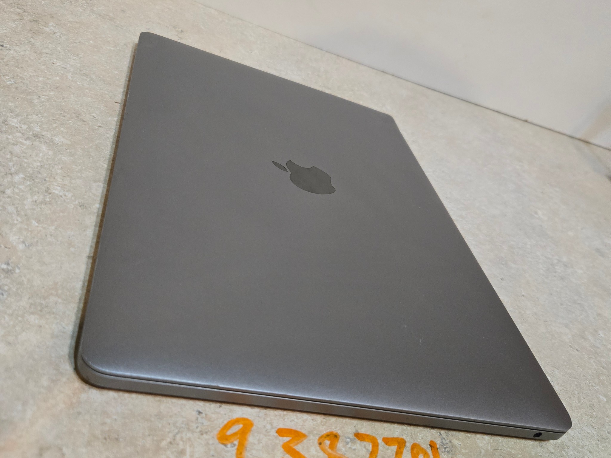 Apple Macbook Pro 13 Inch Laptop - 2019 - intel i5 - 128GB SSD - Model A2159