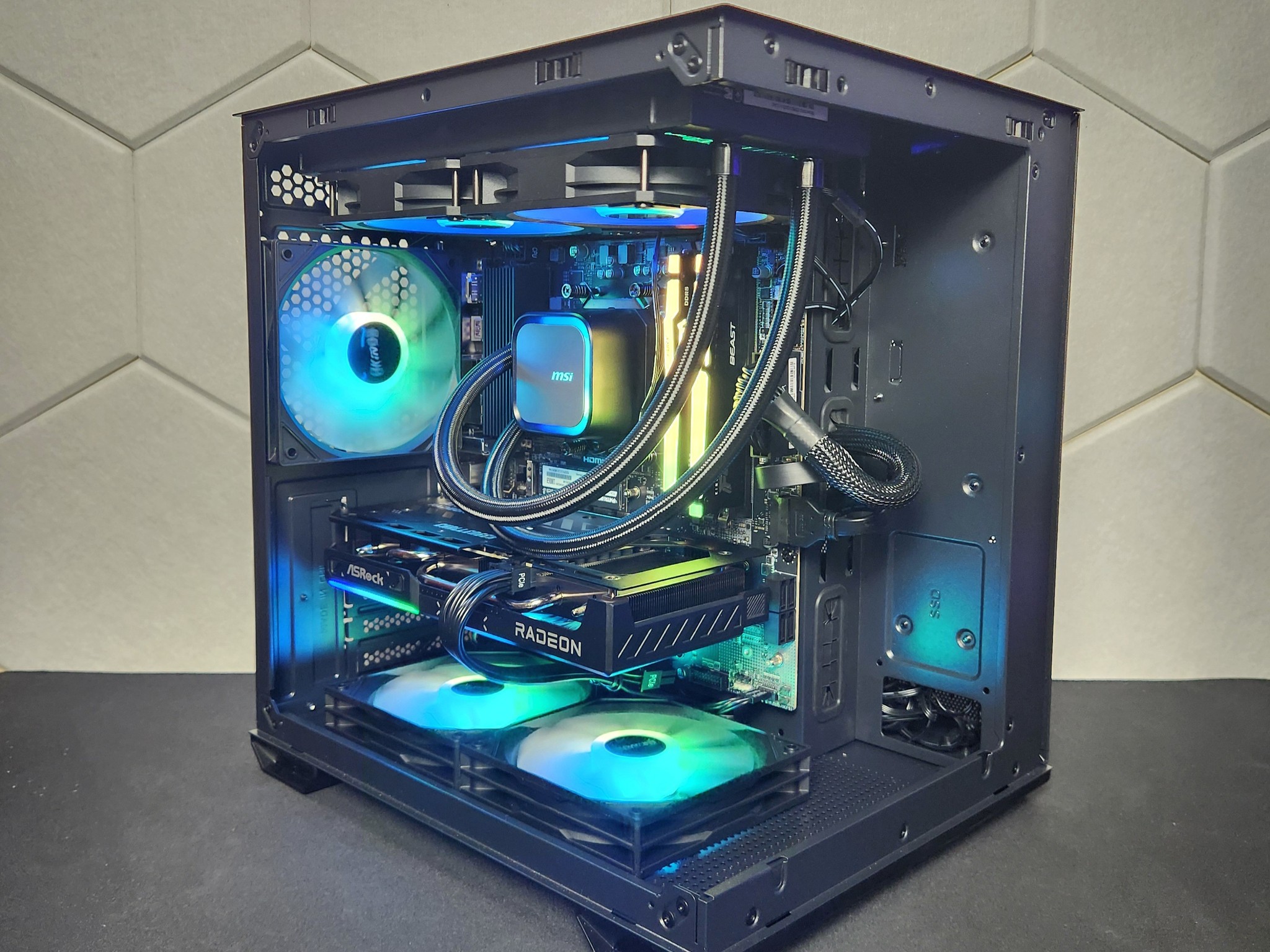 RX 9060XT 16GB  | Ryzen 5 7500X3D | 16GB DDR5 | 1TB SSD | WIFI+BT