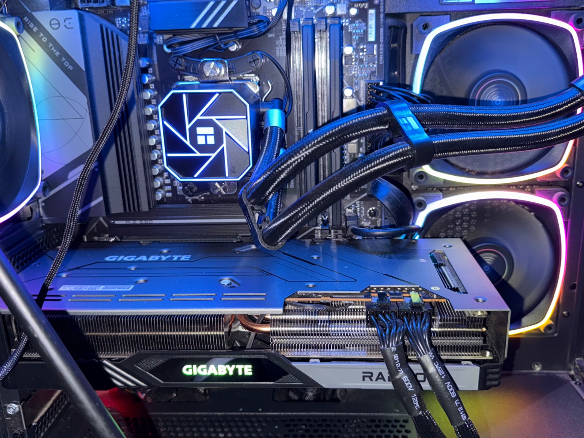 Gigabyte 7700XT OC
