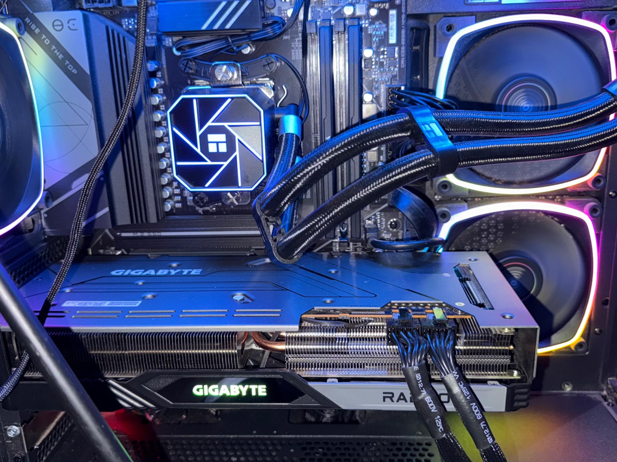 Gigabyte 7700XT OC