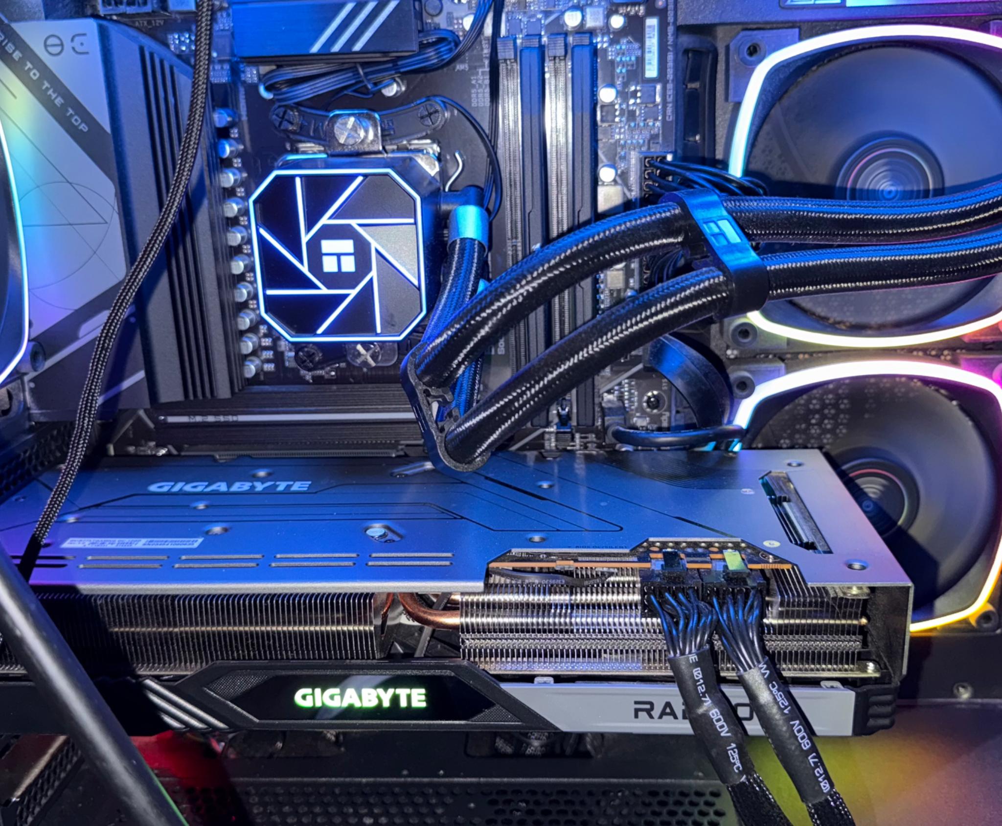 Gigabyte 7700XT OC
