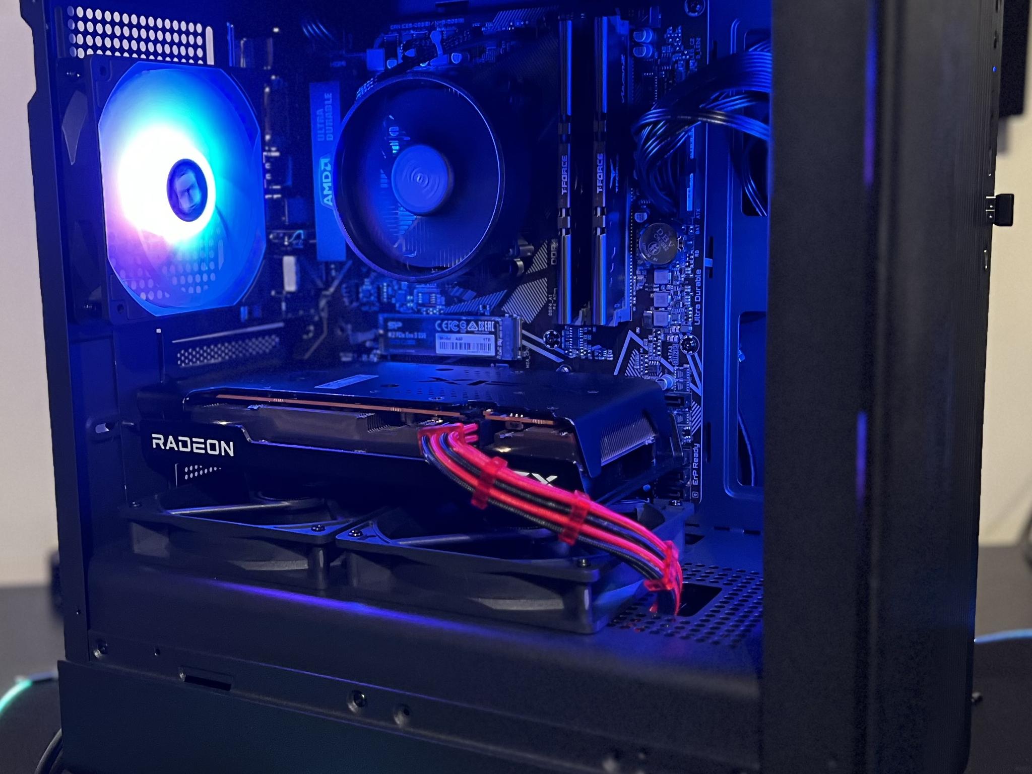 Custom AMD gaming PC  Ryzen 5 5600GT/RX 7600 8 GB/32 GB DDR4/1.25 TB SSD