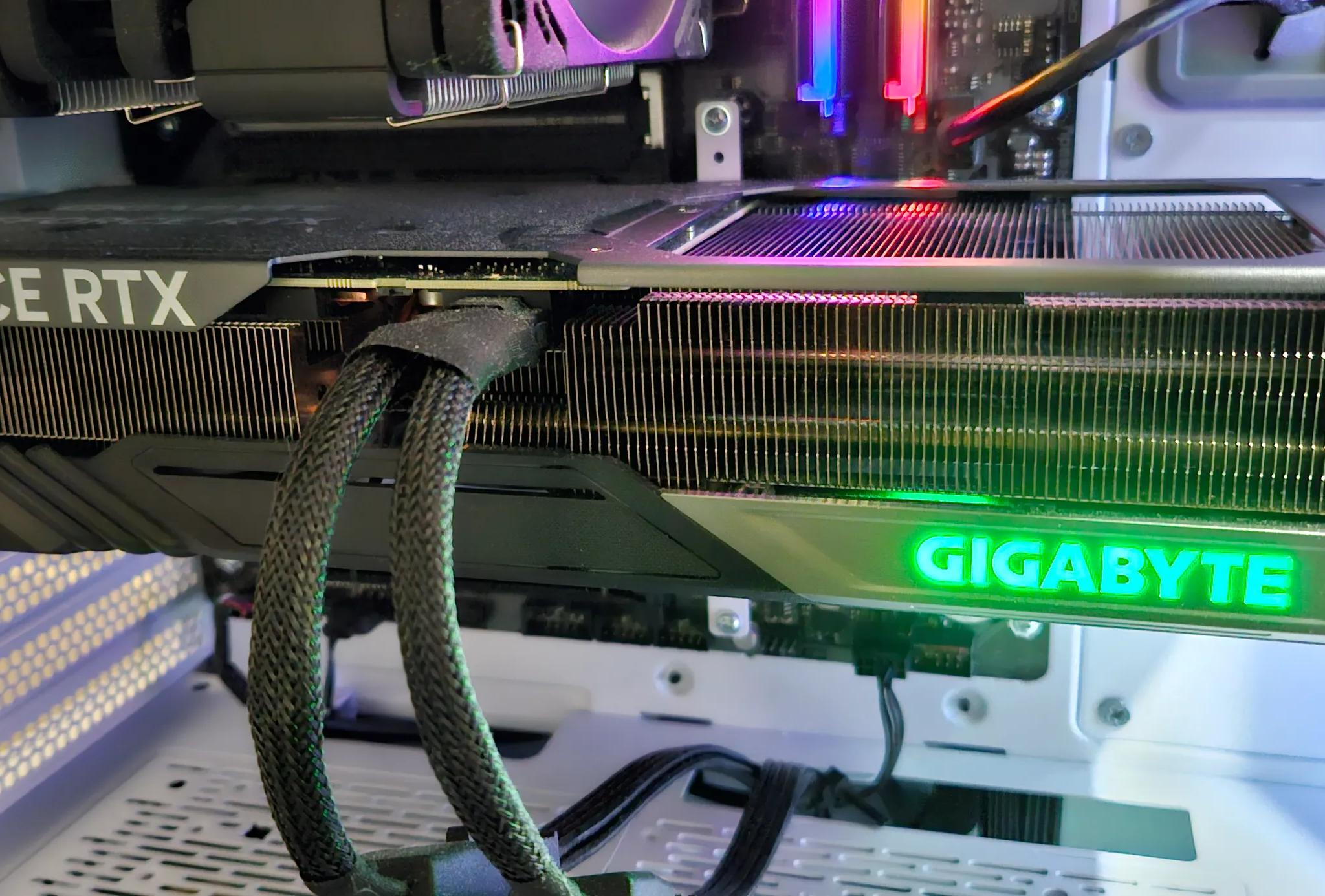 Gigabyte GAMING OC GeForce RTX 4070 12 GB (3 fans + dual bios)