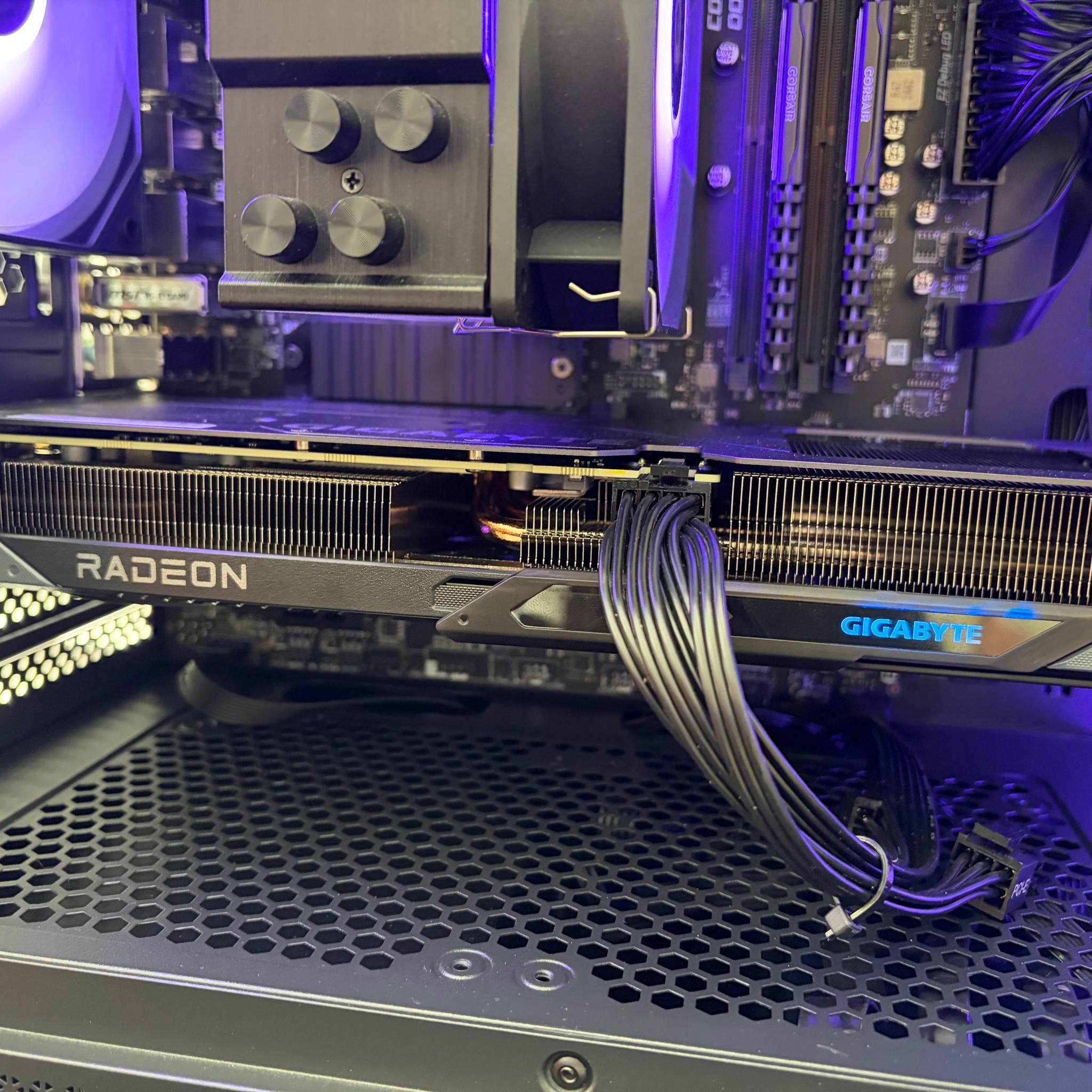 RX 9060 XT 16GB | Ryzen 7 5700X | 32GB RAM | 1.5TB NVMe | Wi-Fi | ARGB