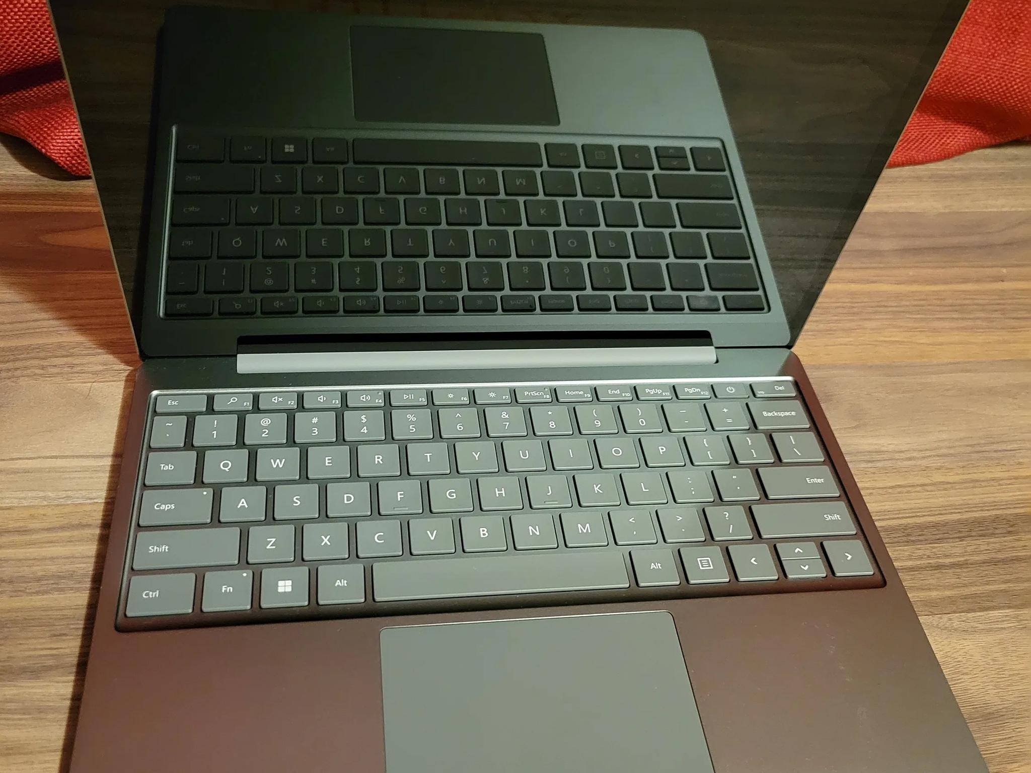 Microsoft Surface Laptop Go 3 - intel i5 12th gen. - 256gb ssd - 12.4" touch screen