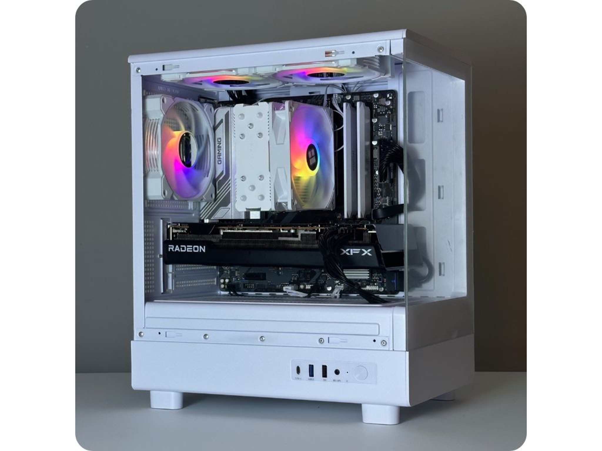 WHITE CUSTOM GAMING PC | RX 7700XT | RYZEN 5 9600X