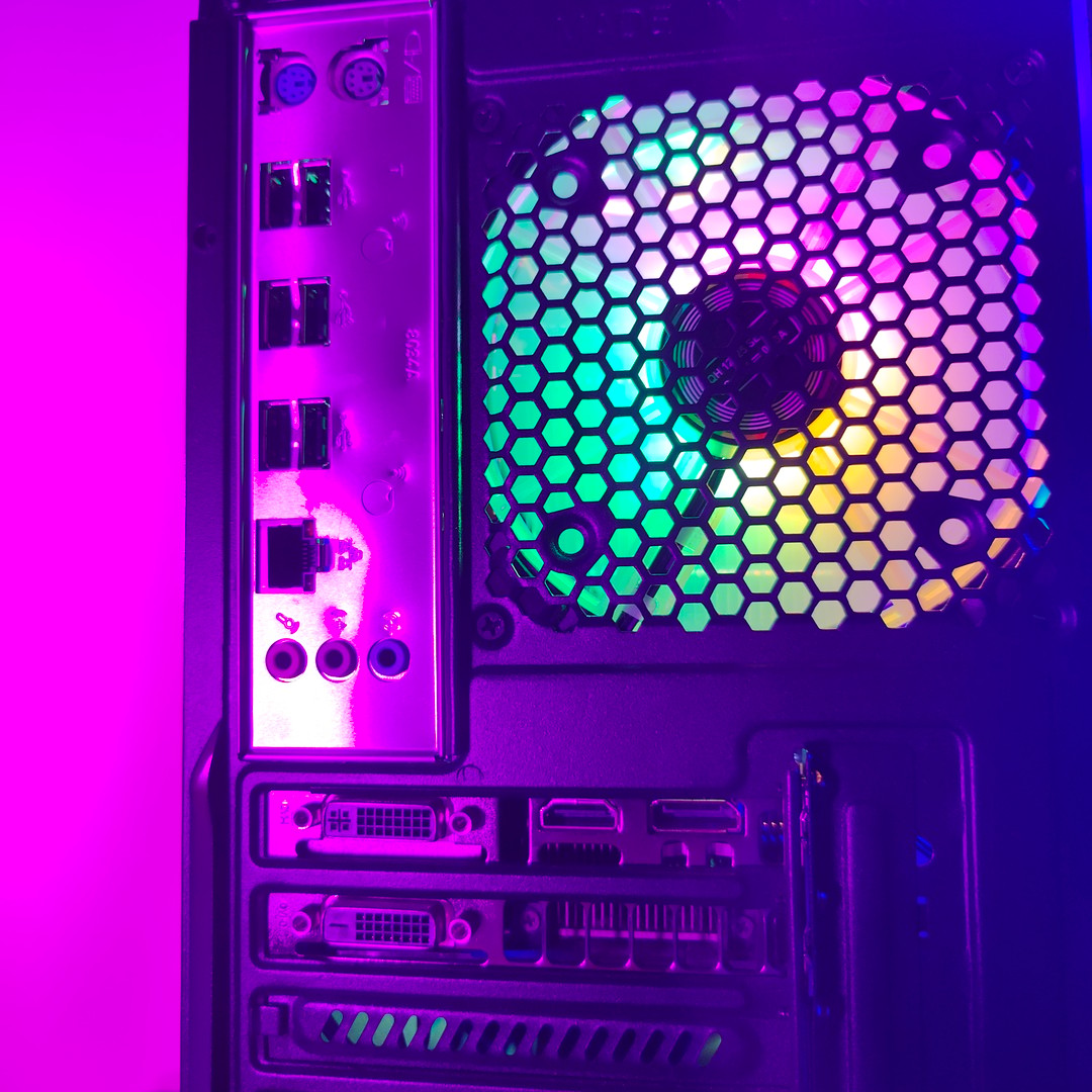 Custom Intel E5 2690V2 10 C 20 T | Nvidia GTX 960 2GB | 16RAM