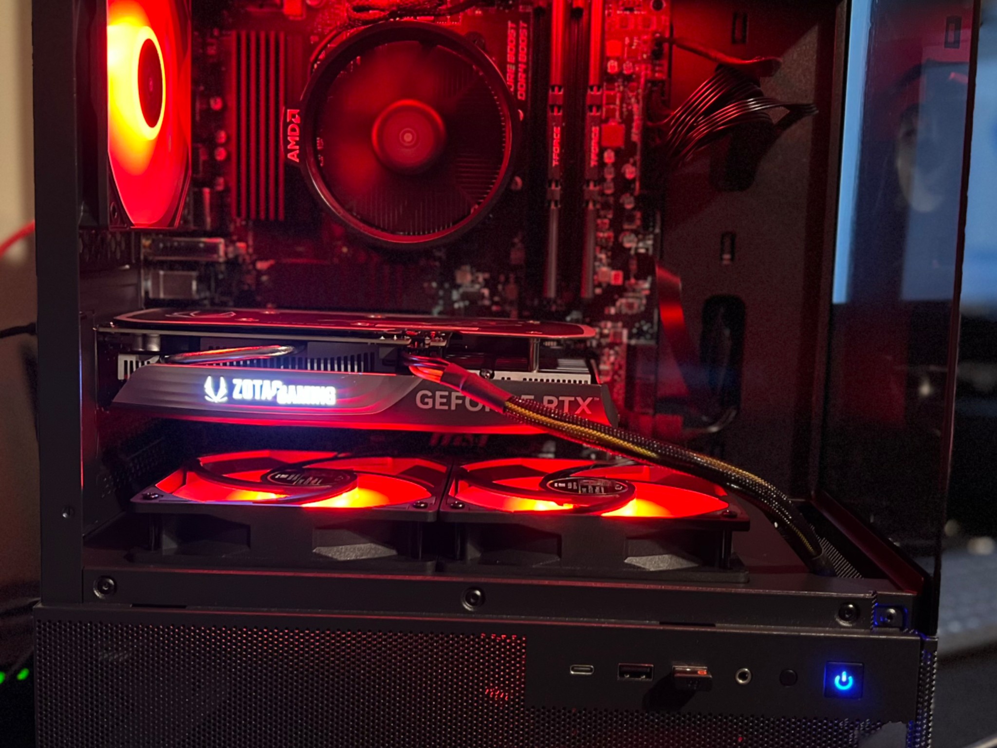 BF special Ryzen 5 5600/RTX 4060 8GB/1.25GB NVME SSD/16 GB RAM/ARGB fans