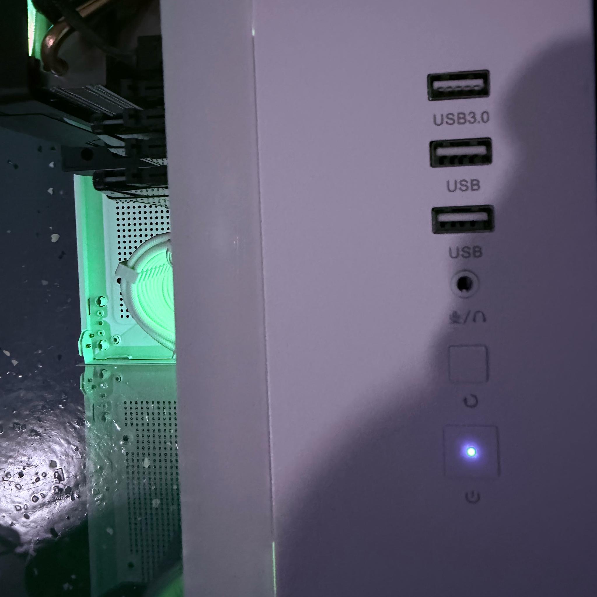 ⚪️"White Lotus"🪷| 1440p Gaming | Ryzen 7 5800X3D  | RTX 4060 | 32B Ram | 1TB NVMe Storage