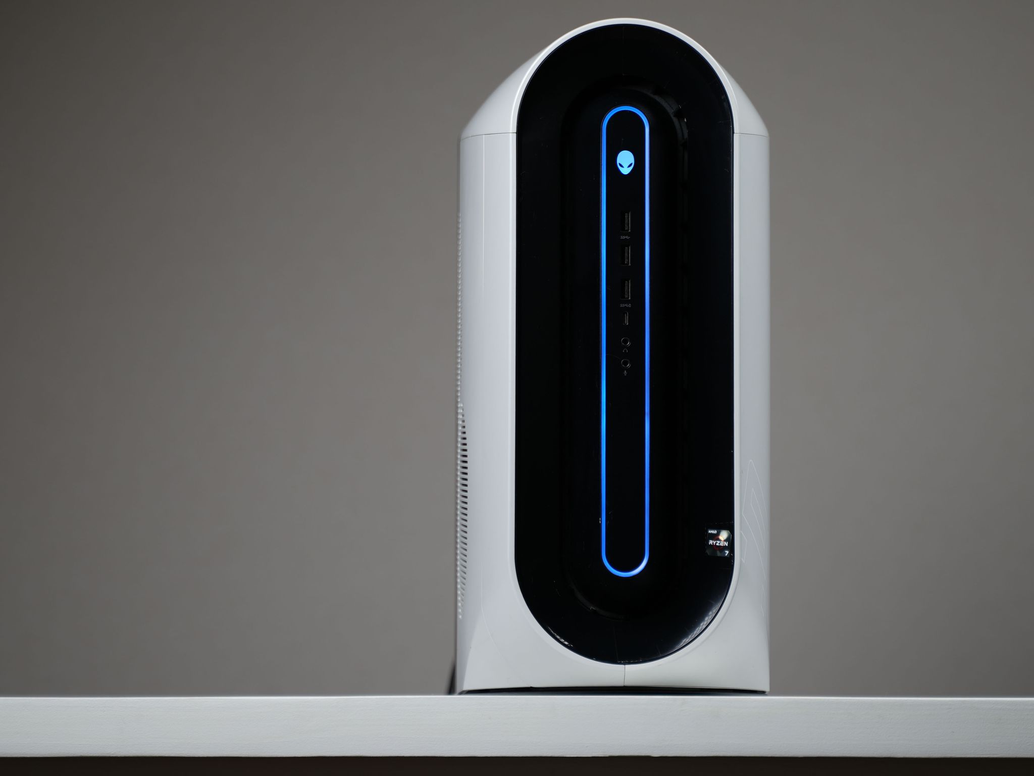 “AURAFORM 4” RX 5700 Ryzen 7 3700X 16GB 2TB Windows 11 PRO Gaming PC Powerhouse