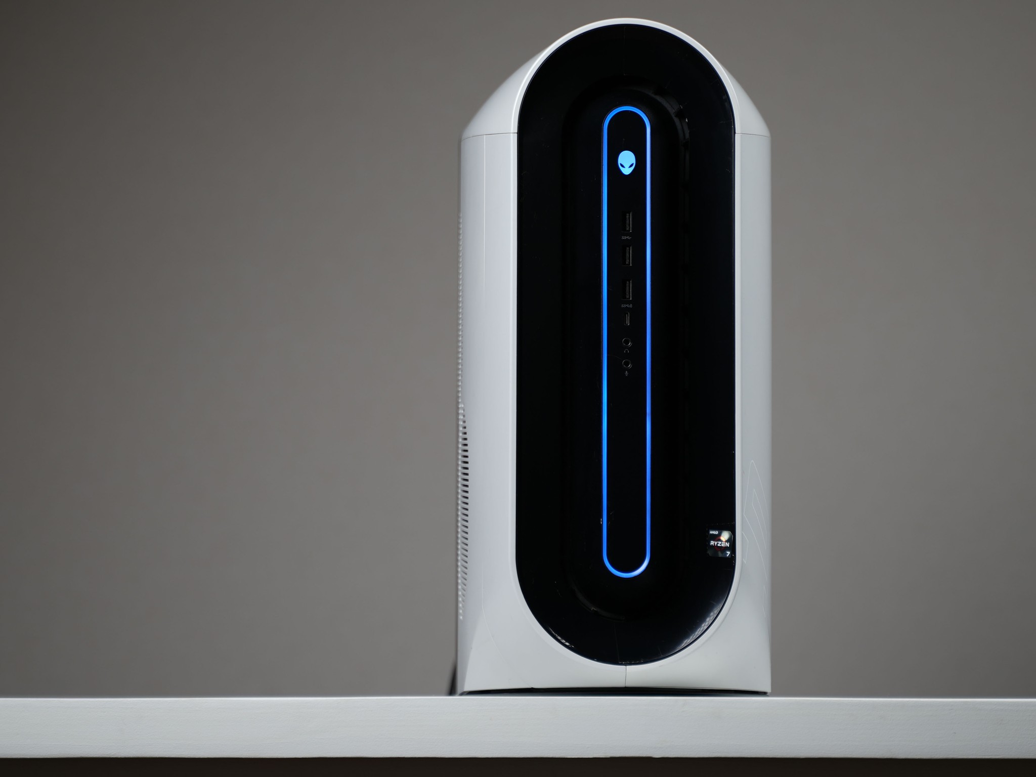 “AURAFORM 4” RX 5700 Ryzen 7 3700X 16GB 2TB Windows 11 PRO Gaming PC Powerhouse