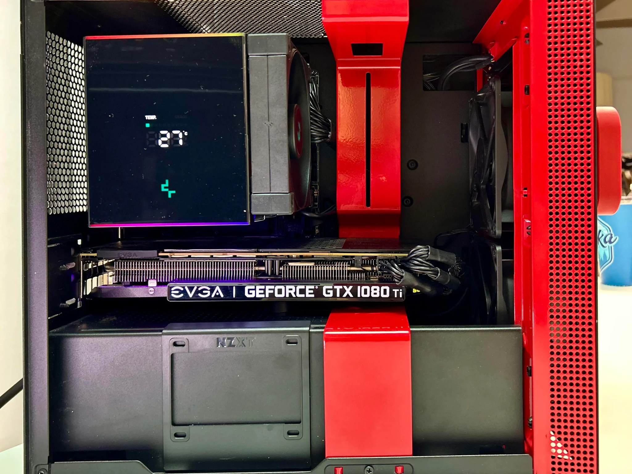 Red Mini ITX Gaming PC | Fortnite 125 Avg FPS | NZXT Headset Mount | 1080Ti | 10600K | 16GB | Wifi 6