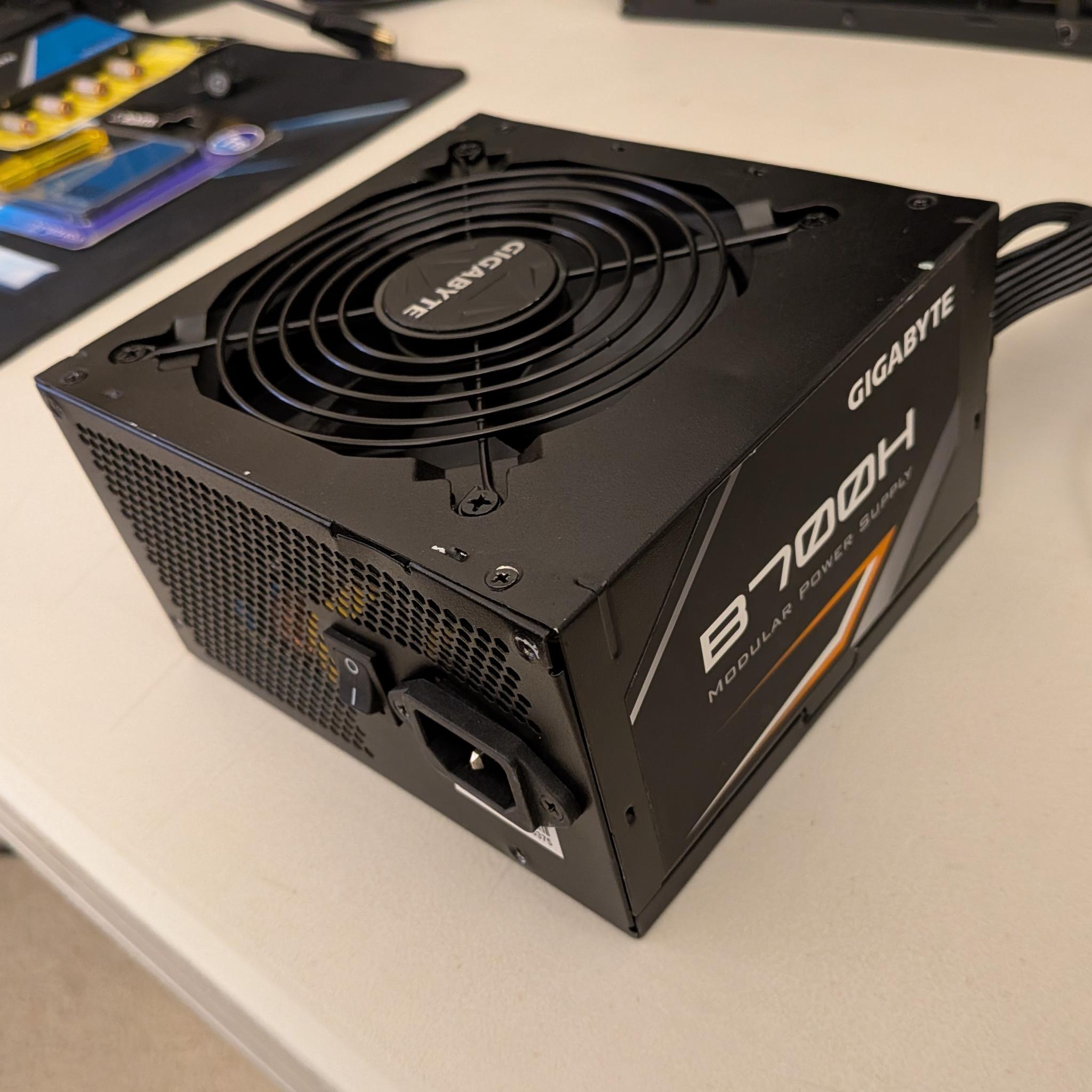 Gigabyte B700H Semi-modular 700W PSU 80+ Bronze Power Supply 24-pin, 8-pin CPU, 2 x 8-pin PCIE Only