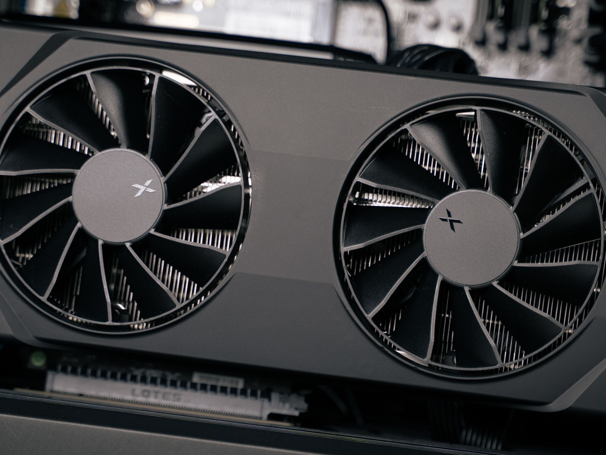 “Darcform V3” RX 9070 XT Ryzen 7 7800X3D 2TB 32GB Windows 11 Gaming PC Powerhouse