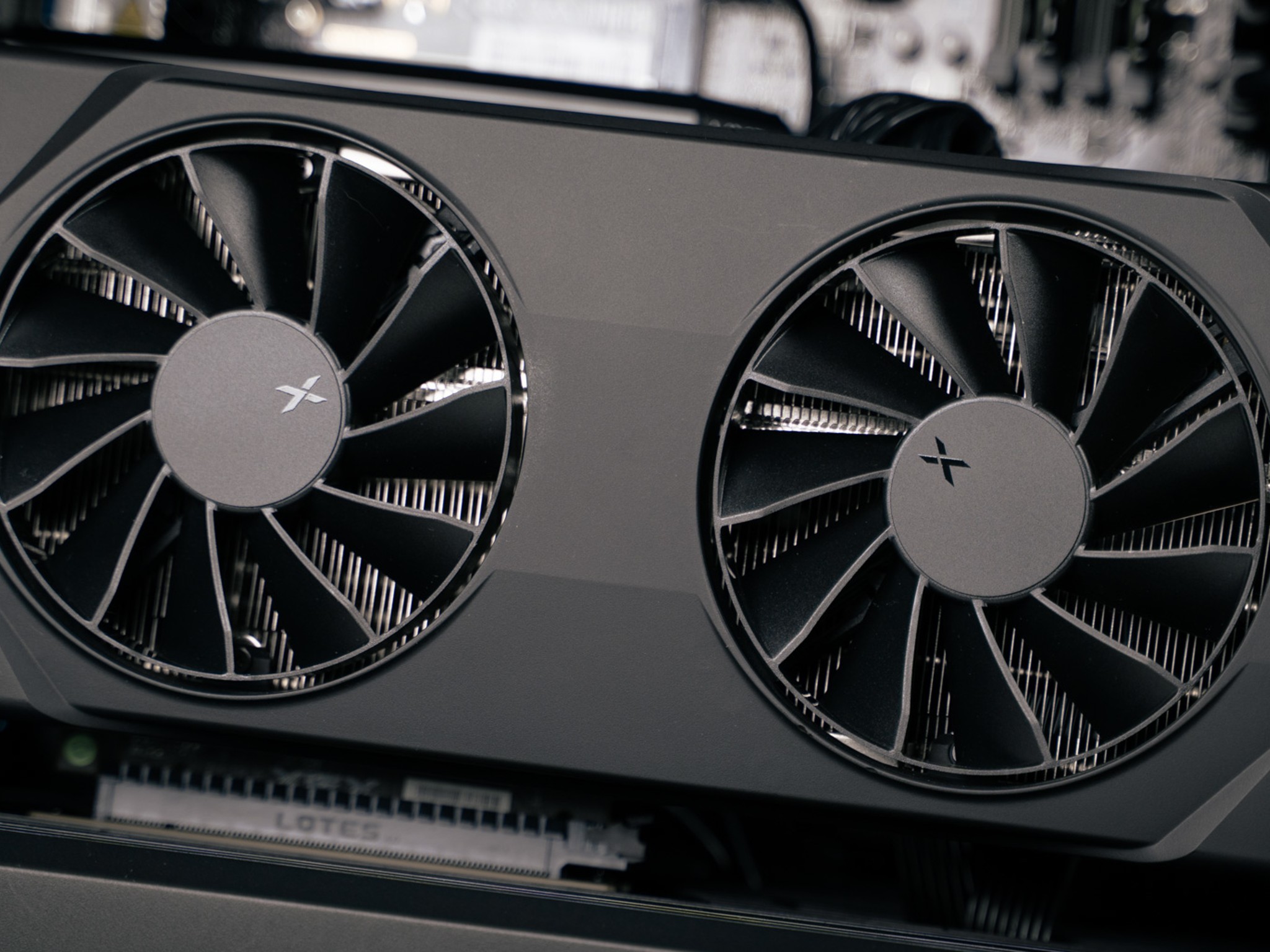 “Darcform V3” RX 9070 XT Ryzen 7 7800X3D 2TB 32GB Windows 11 Gaming PC Powerhouse