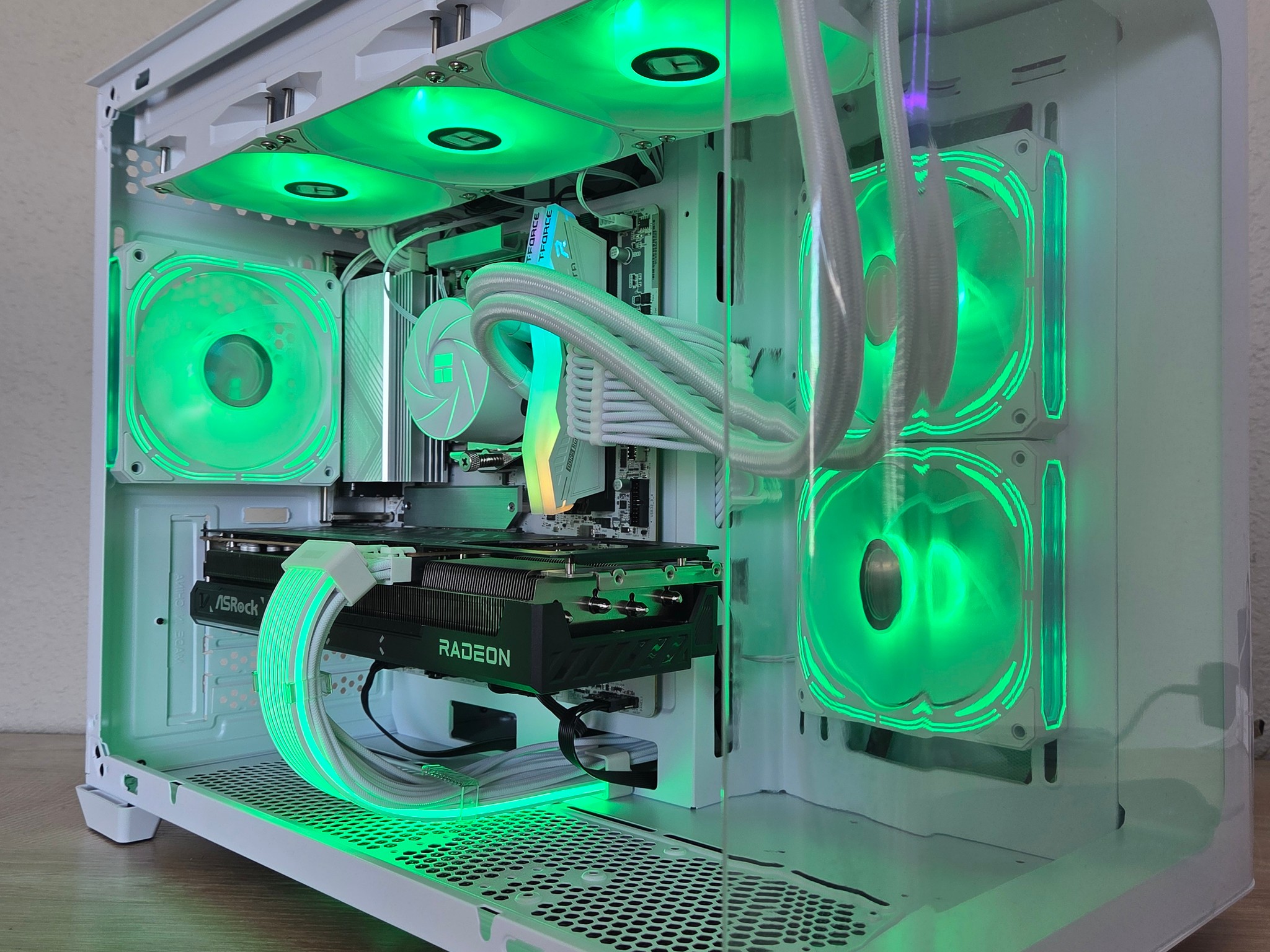 ❄️🏔️ Frost Tundra X | RX 9070 16GB | Ryzen 5 7600X | 32GB DDR5 | Curved Glass Edition 🤍❄️/D/