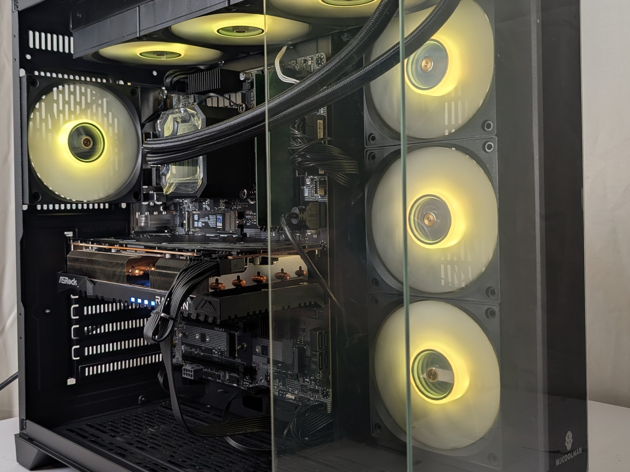 RX 7800XT | CORE ULTRA 5 265KF | 16GB DDR5 | 1TB NVME | 650W |