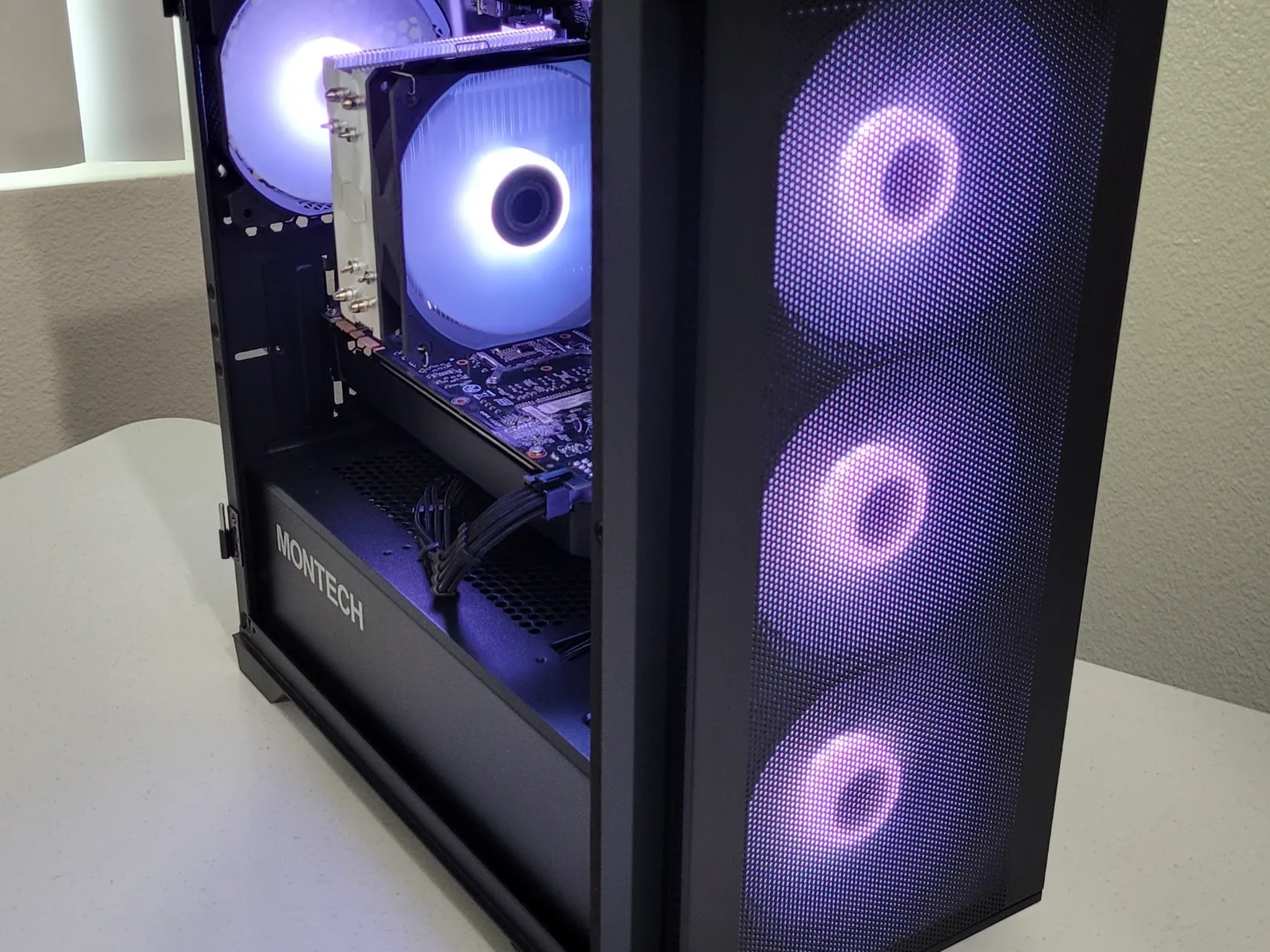 Black Gaming PC (Ryzen 5 2600X + GTX 1070 Ti + 1TB SSD + 16GB RAM + Wifi)