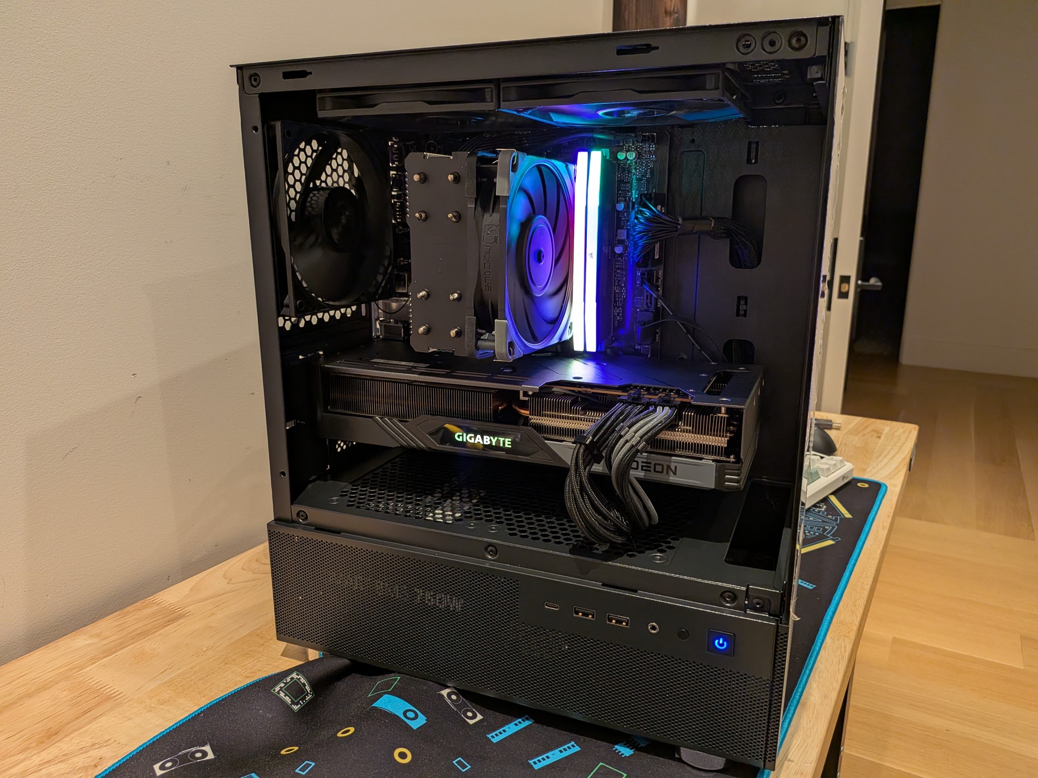 1440p Slayer - AMD Radeon RX 7800 XT, Intel Core Ultra 5 235, 32 GB DDR5 RAM, 1 TB NVME, RGB