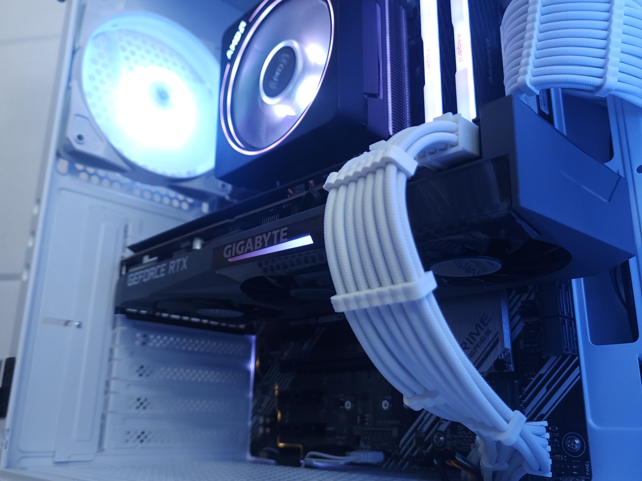 💙🤍RTX 3070 | Ryzen 5 5600G | 16GB 3200MHz | 1TB NVMe SSD