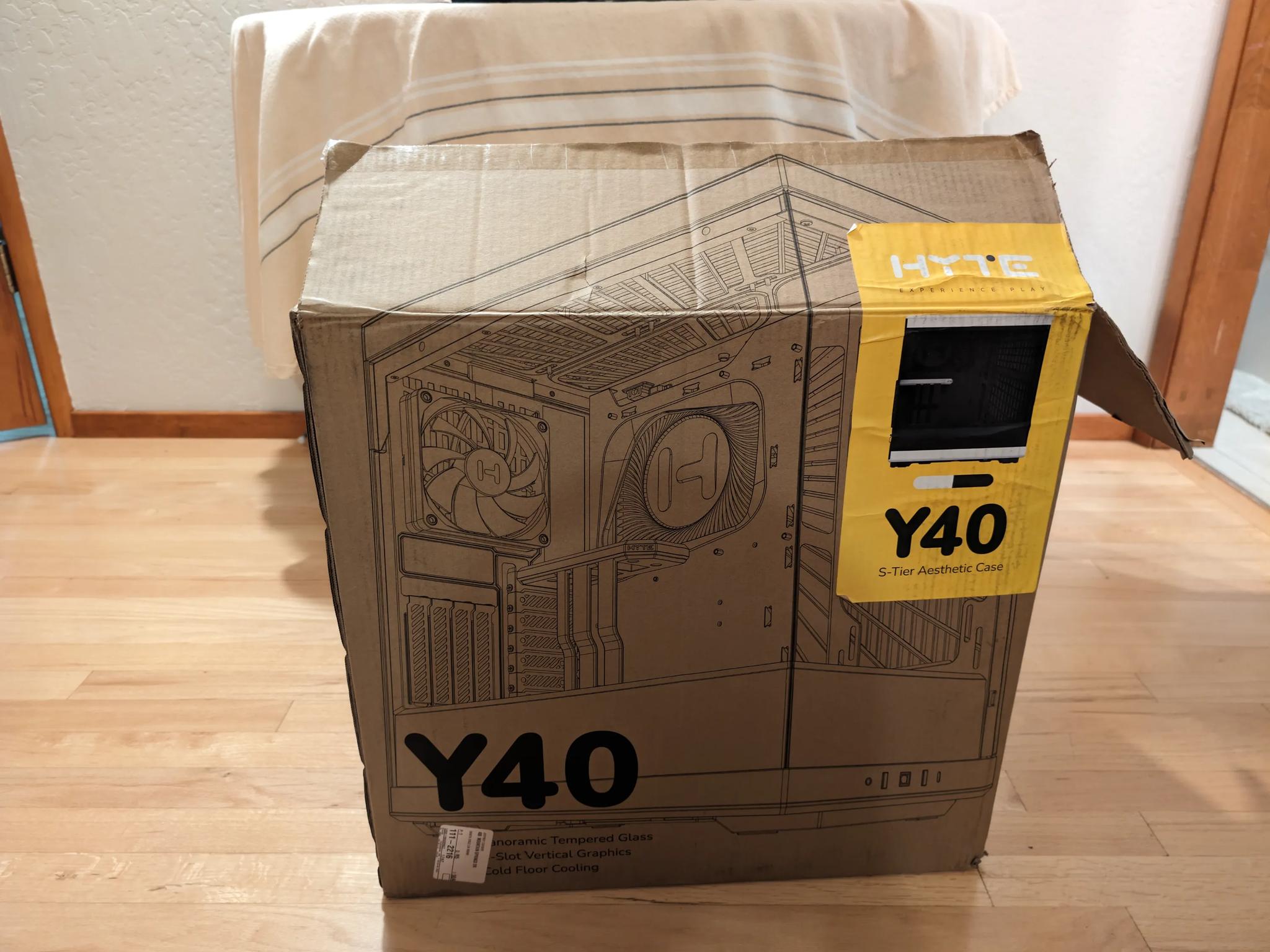Hyte Y40 White