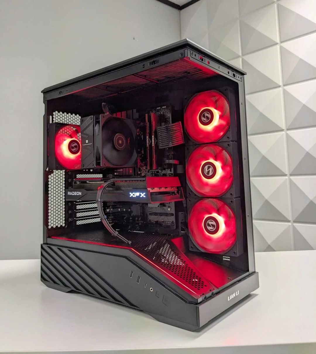 Black RGB Gaming PC - Ryzen 5 9600X - RX 9060 XT 16GB | Jawa
