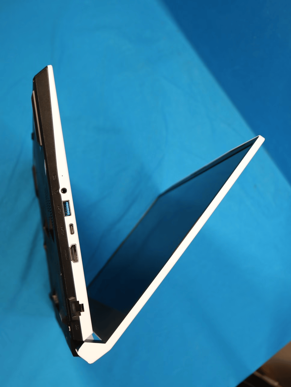 MSI Sword 15.6" Gaming Laptop Intel Core i7 NVIDIA GeForce RTX 3050 Ti 512GB SSD 8GB RAM