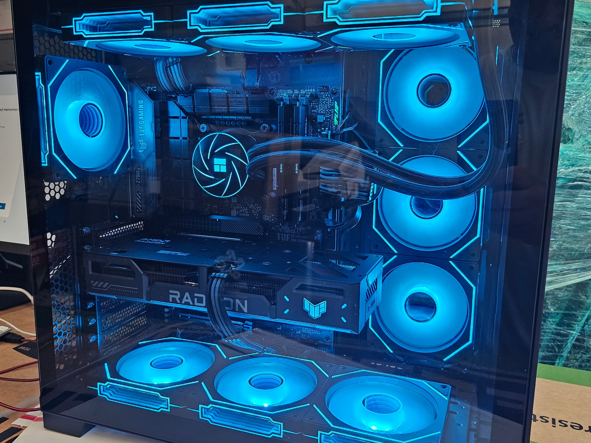 Black gaming pc | i9 12900k | 32gb ram ddr5 | 9060 rx 16gb | 2tb ssd | Windows 11 pro