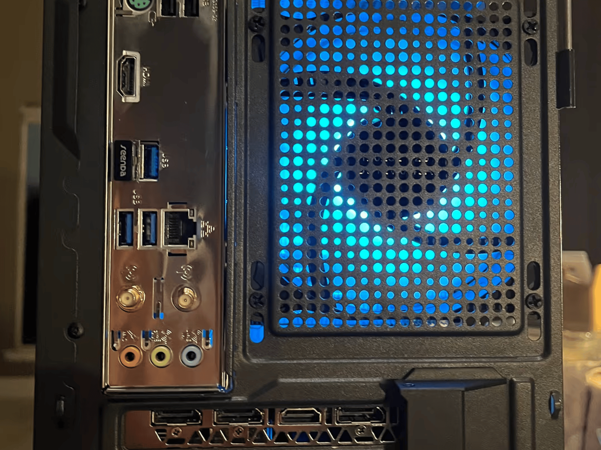Carbon Compact// i5-9600k, GTX 970 4gb Budget Gaming PC