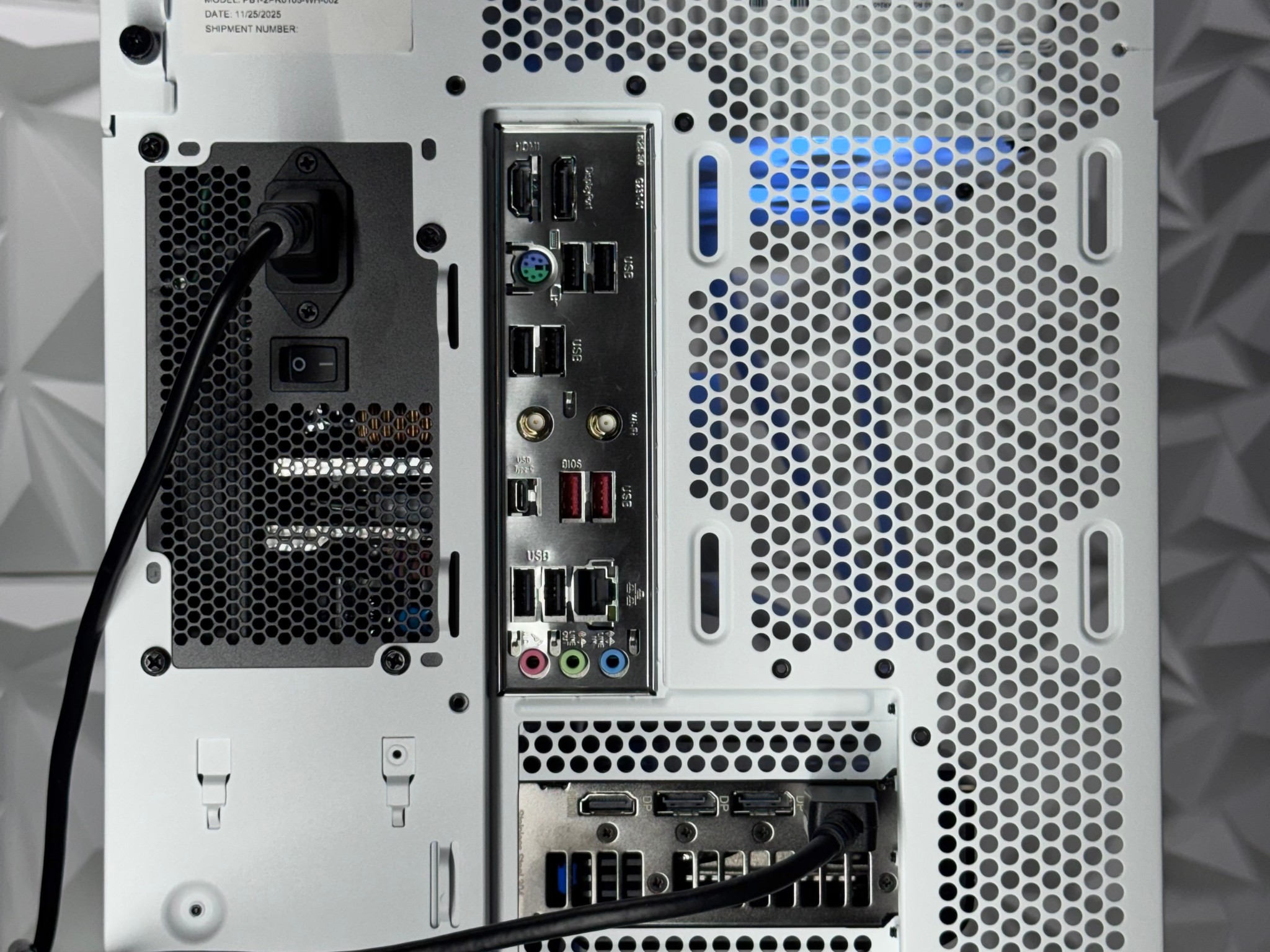1440p/4k high end Creator pc / RTX 5070 Ti / Ryzen 7 9700x / 32GB DDR5 / 2TB SSD / liquid cooled