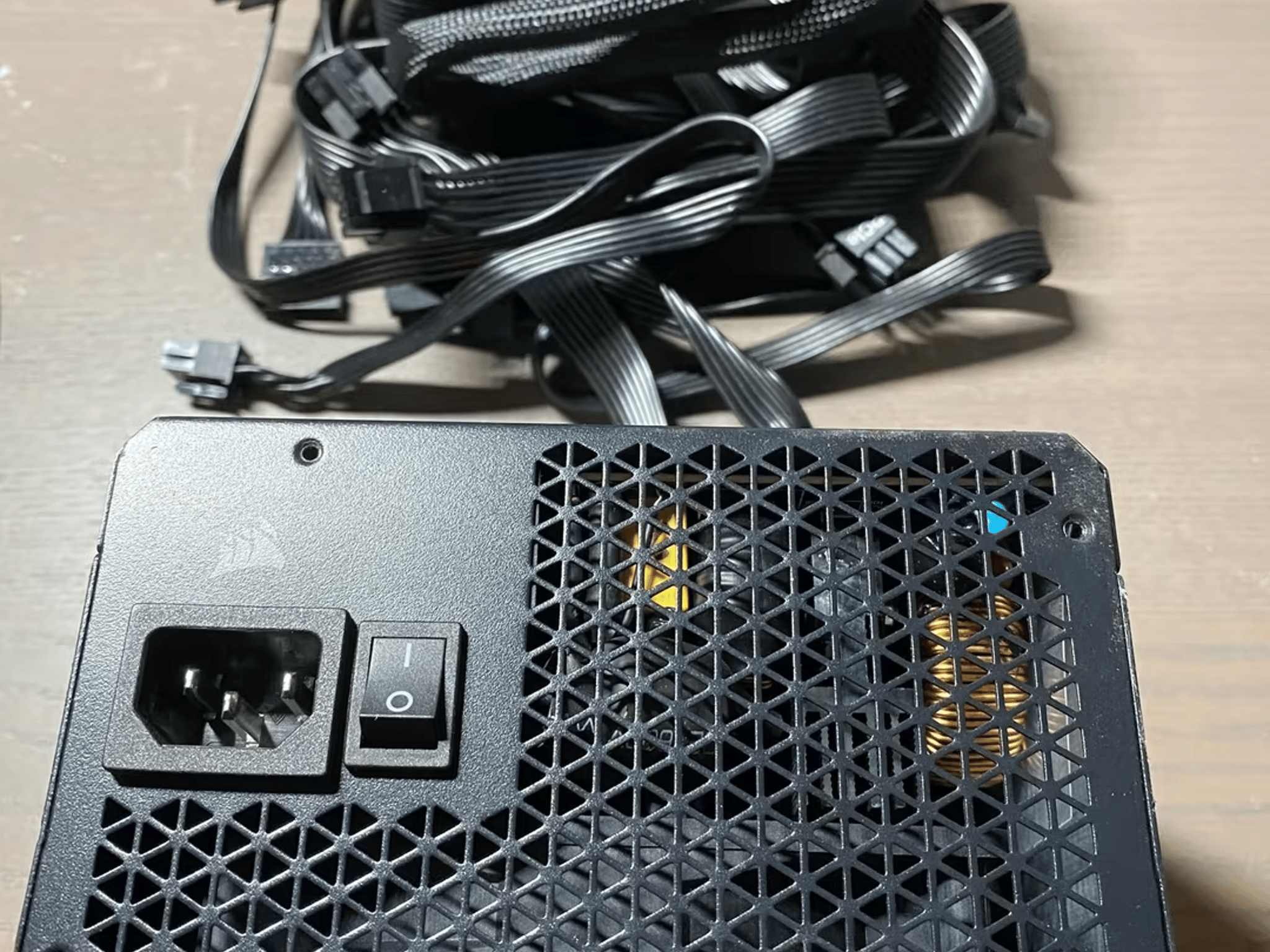 CORSAIR CS750 80+GOLD FULLY MODULAR POWER SUPPLY