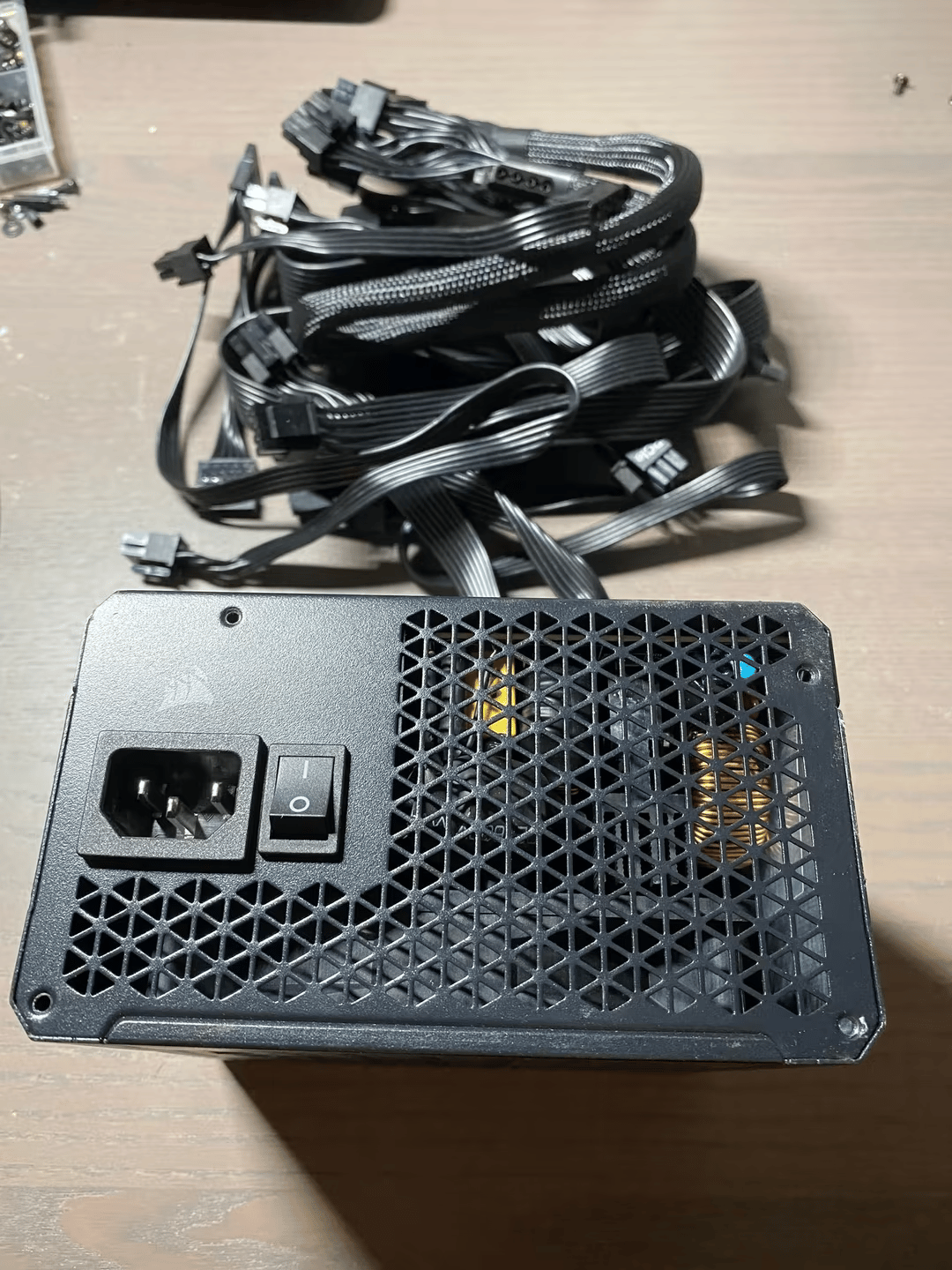 CORSAIR CS750 80+GOLD FULLY MODULAR POWER SUPPLY