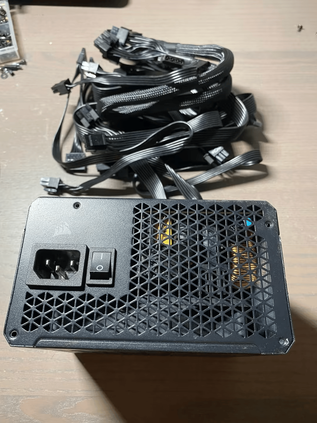 CORSAIR CS750 80+GOLD FULLY MODULAR POWER SUPPLY