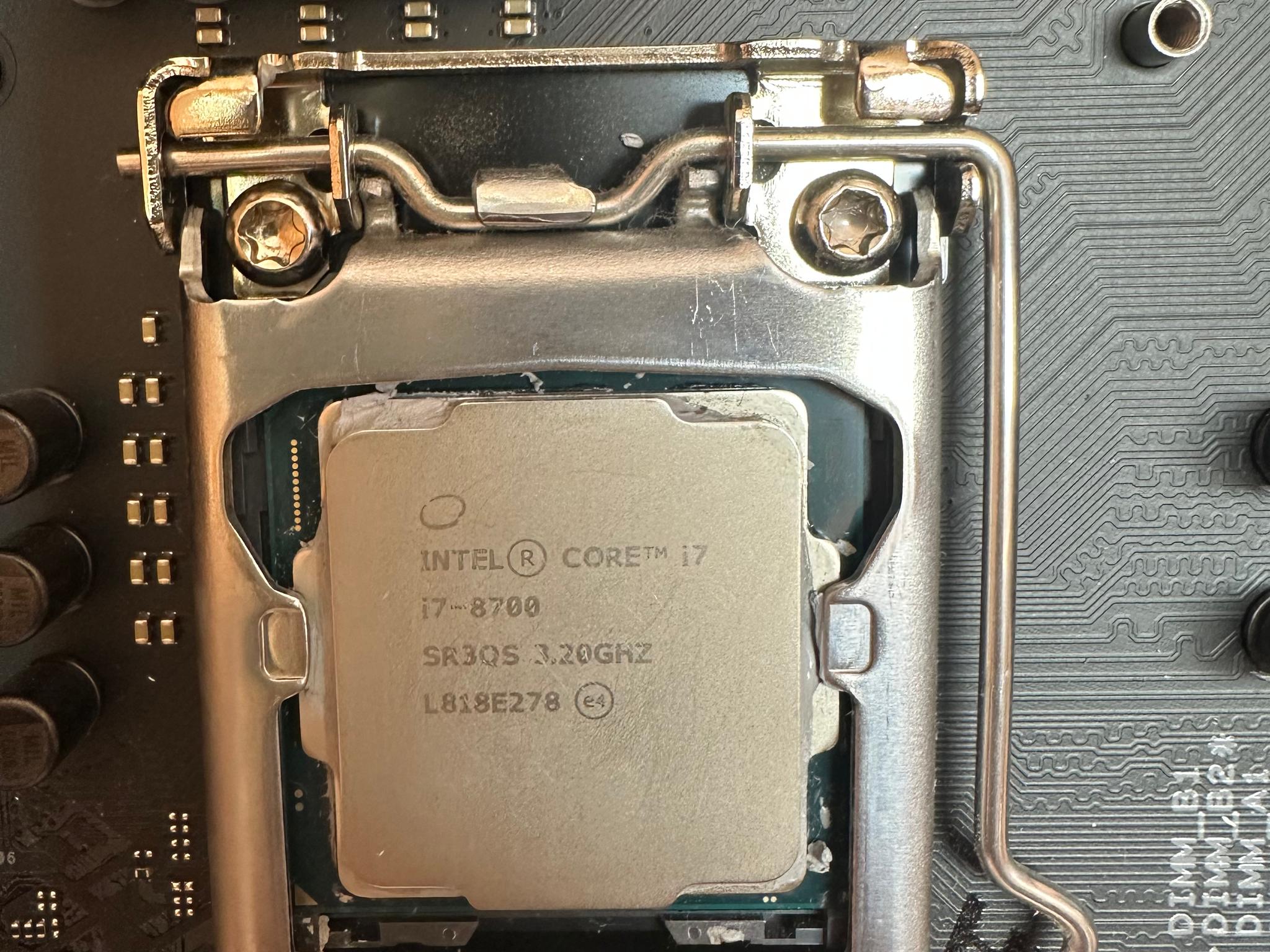 Intel core i7 8700 • ROG Strix Z390-E Gaming Motherboard