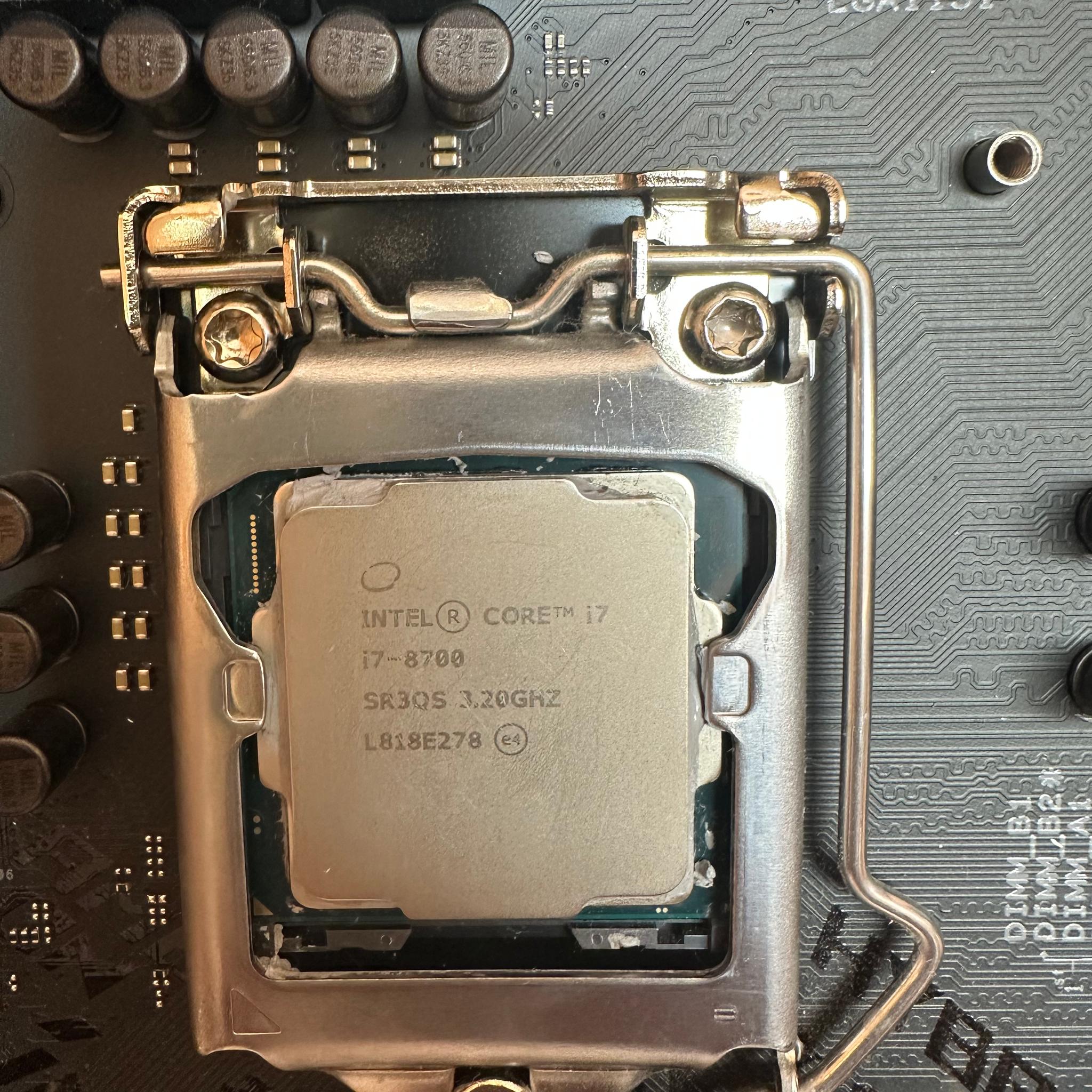 Intel core i7 8700 • ROG Strix Z390-E Gaming Motherboard