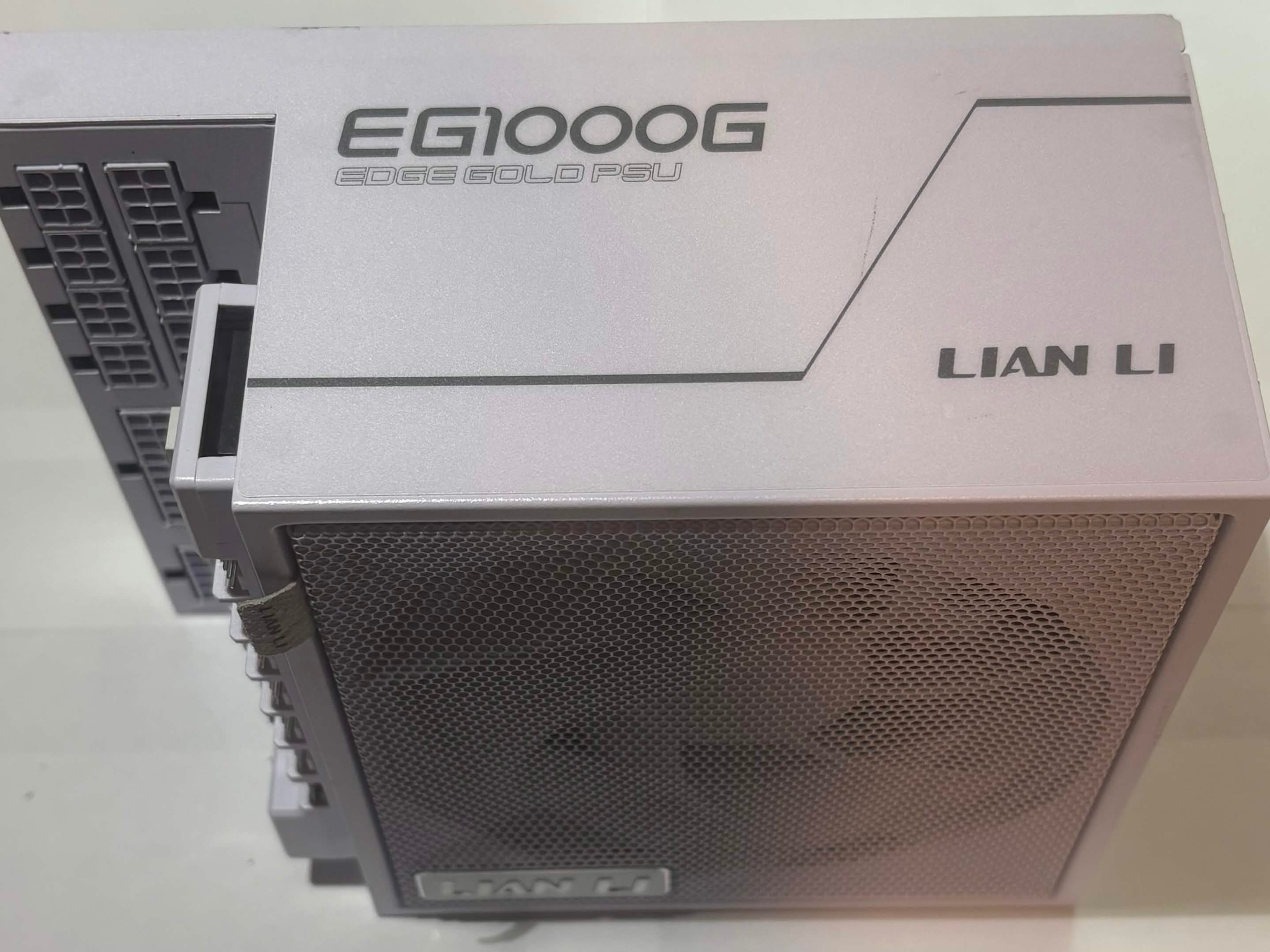 Lian Li EDGE EG1000G 1000W 80+ Gold Fully Modular PSU White