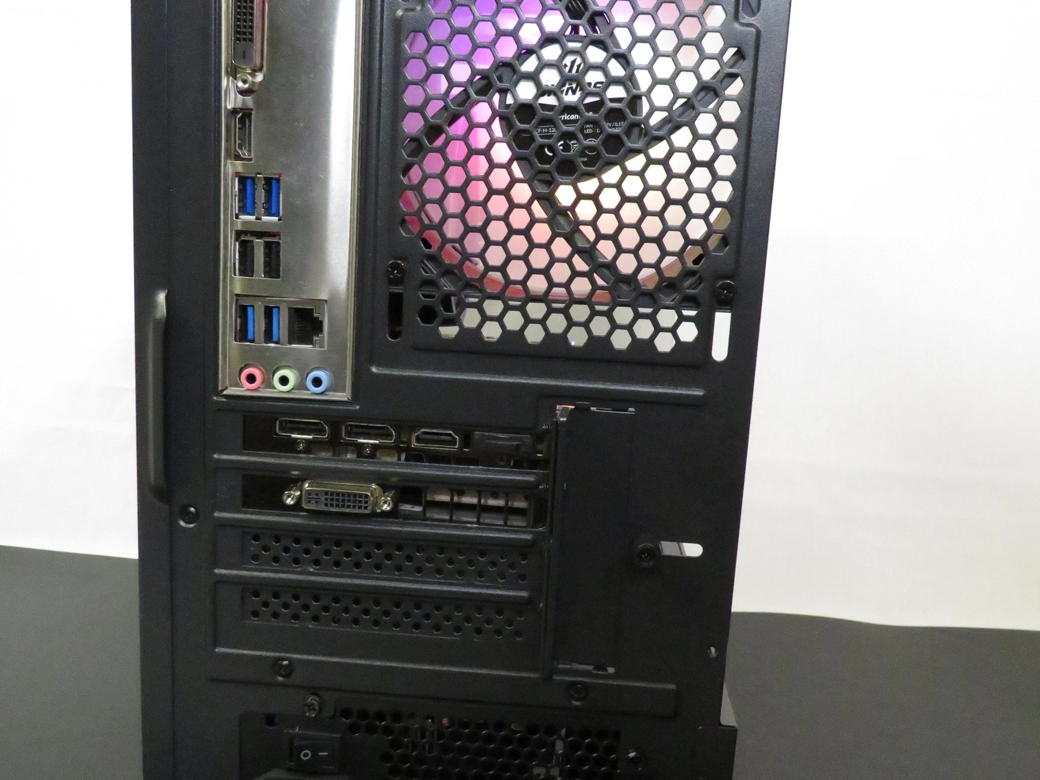 Budget at its best! Ryzen 5 2600X + EVGA GTX 980Ti + 1 TB SSD + 16 GB DDR4