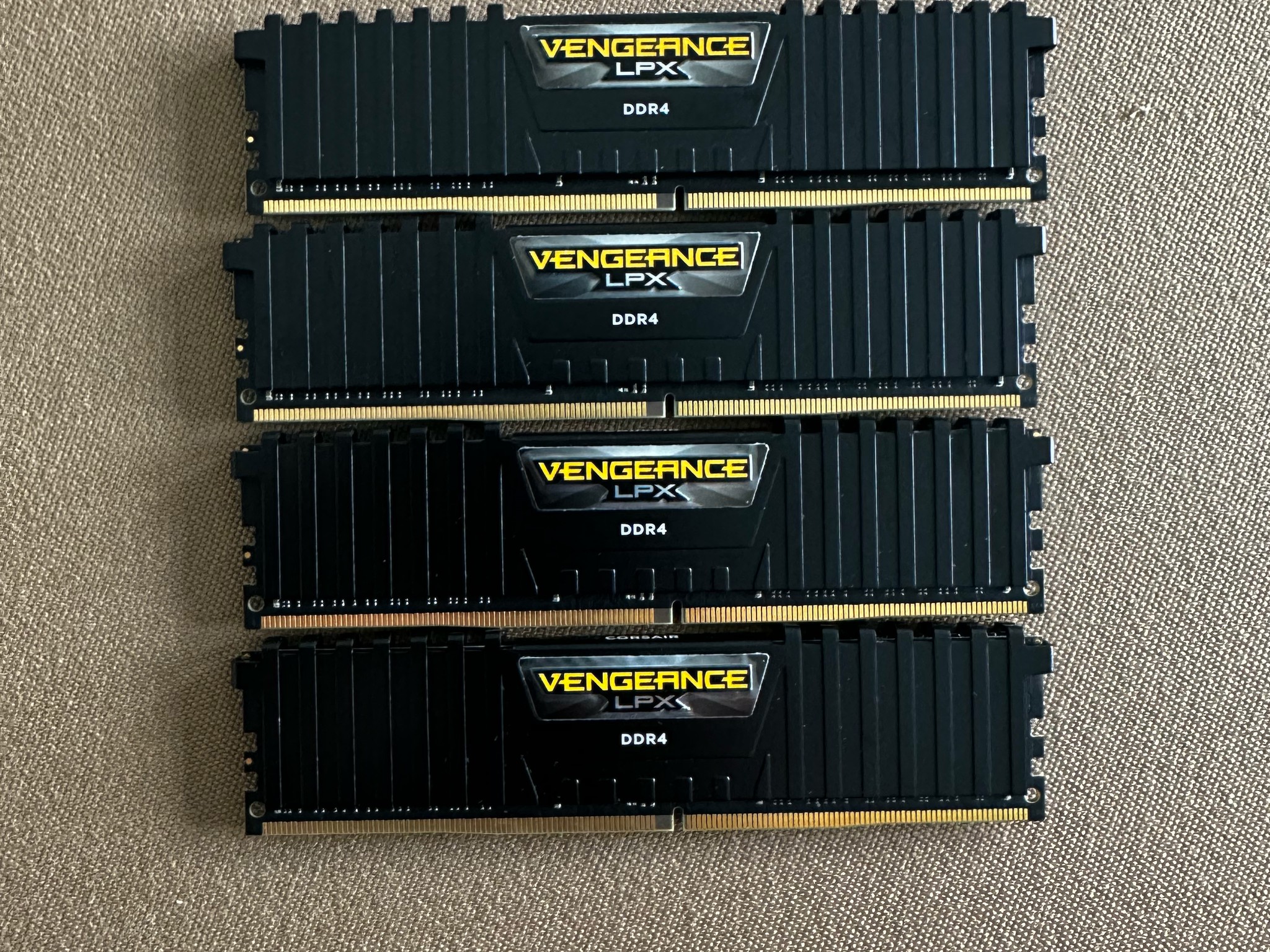 Corsair Vengeance LPX DDR4 RAM 32GB (4x8GB) 2400MHz (works)