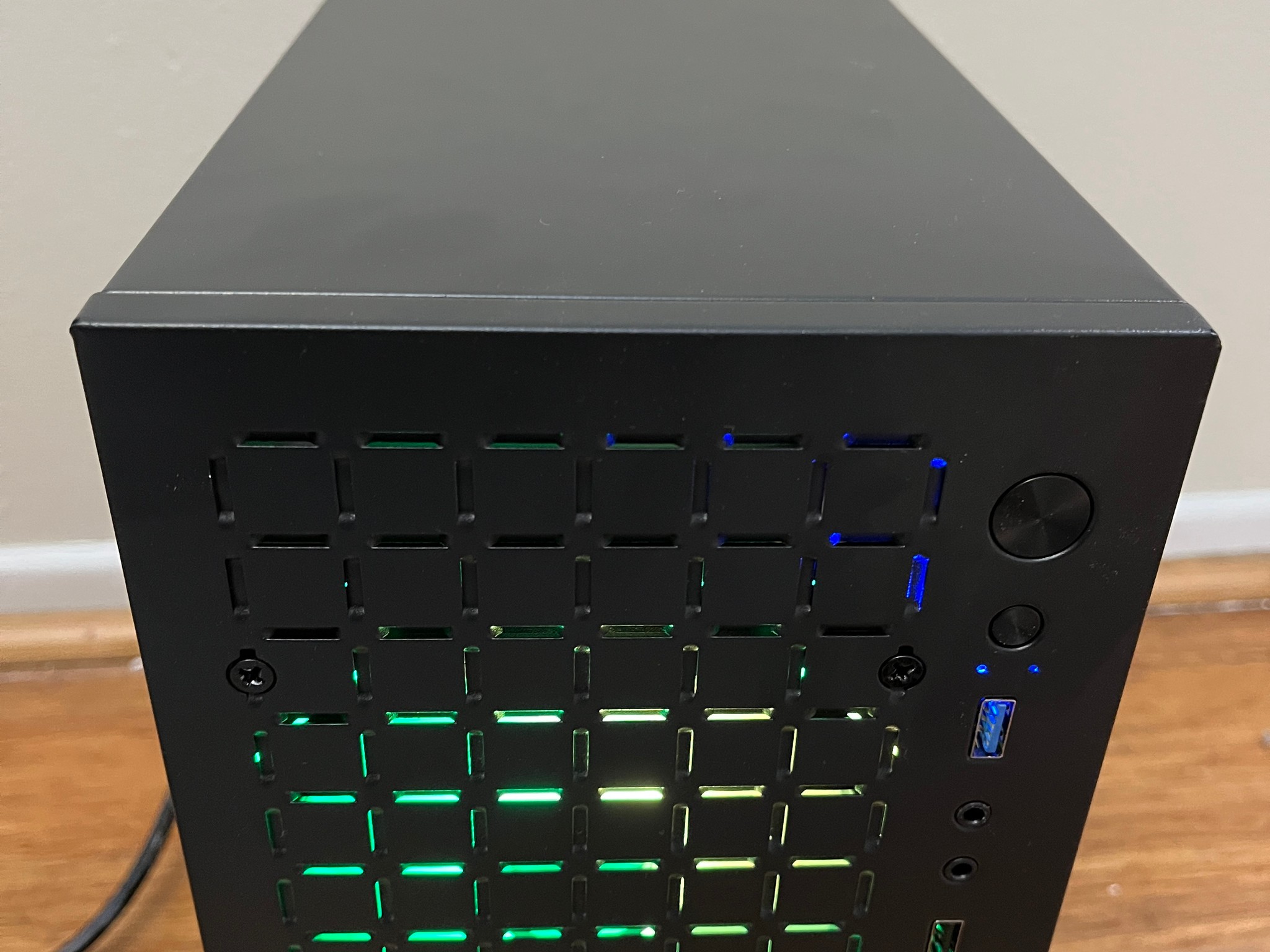 NVIDIA RTX 2060, Intel Core i5-6600, 12GB DDR4 RAM, 870 GB Storage - Small Gaming PC