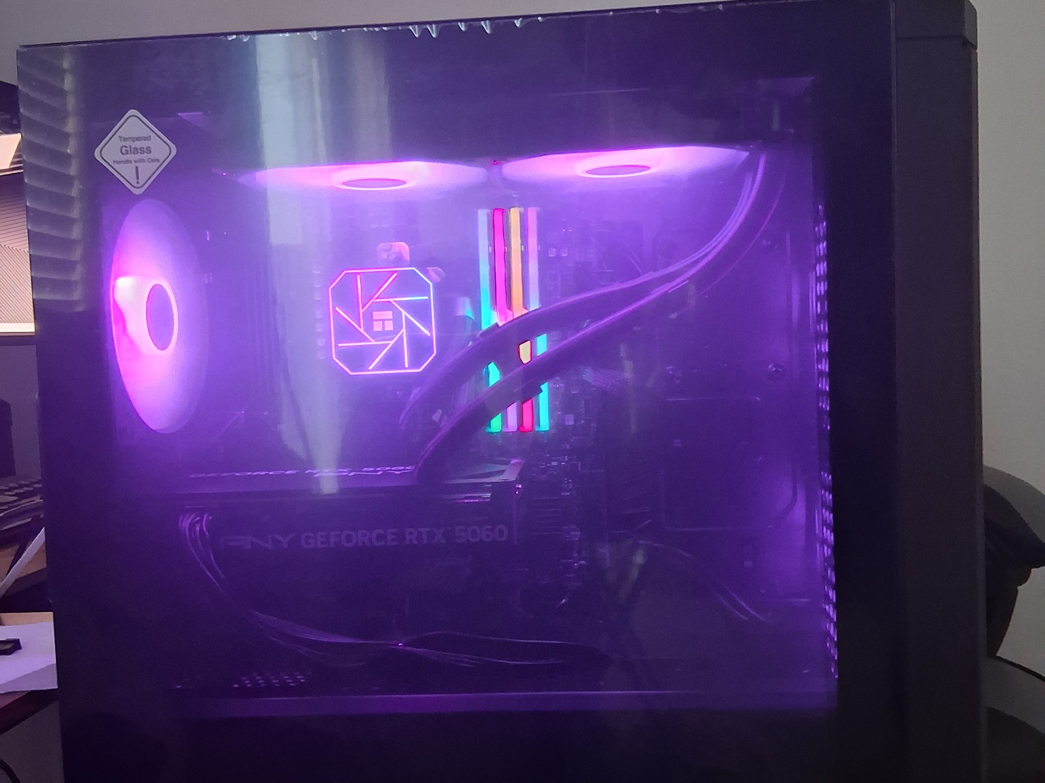 Ryzen 5 5600 / PNY RTX 5060 8gb / 32gb of ram 3600mhz