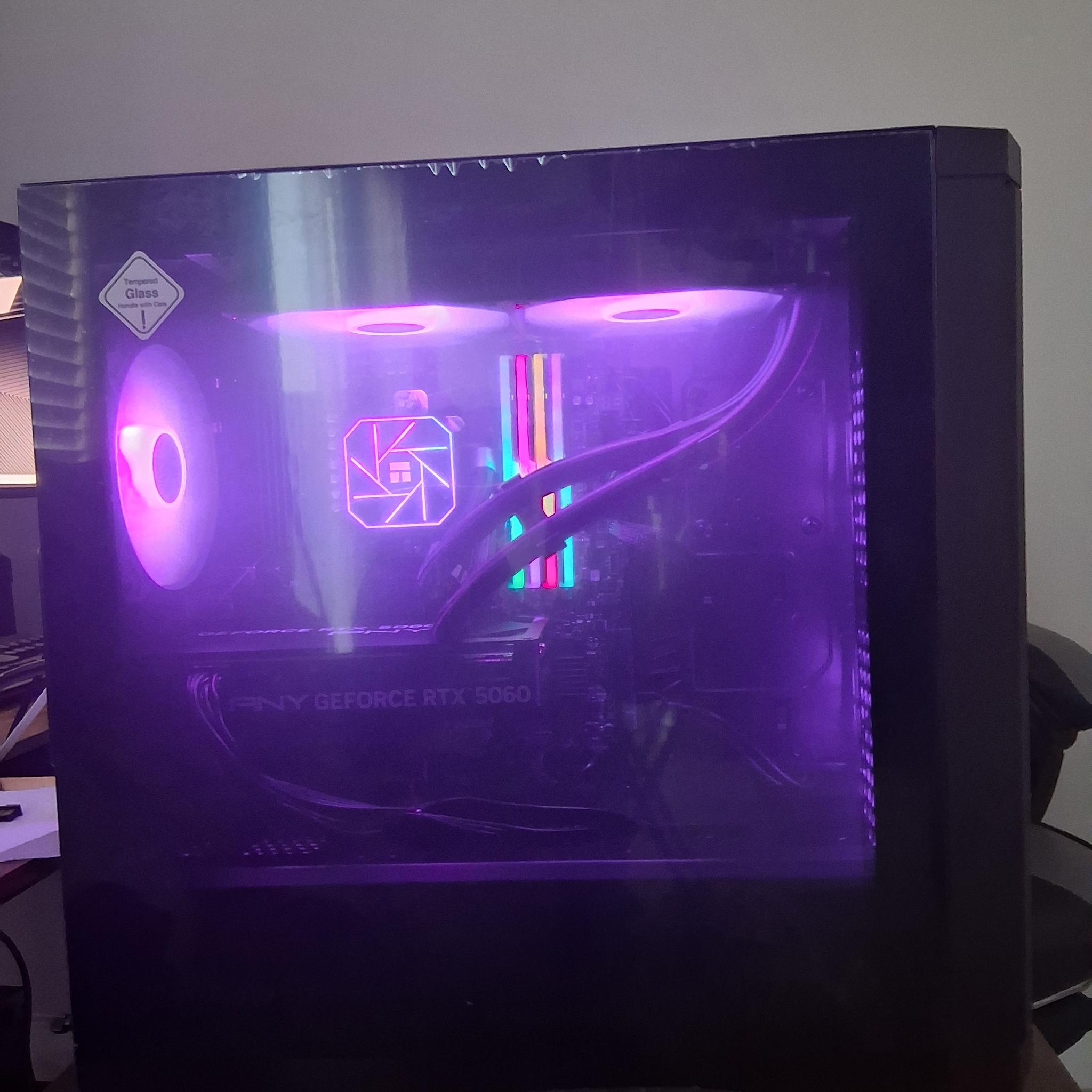Ryzen 5 5600 / PNY RTX 5060 8gb / 32gb of ram 3600mhz