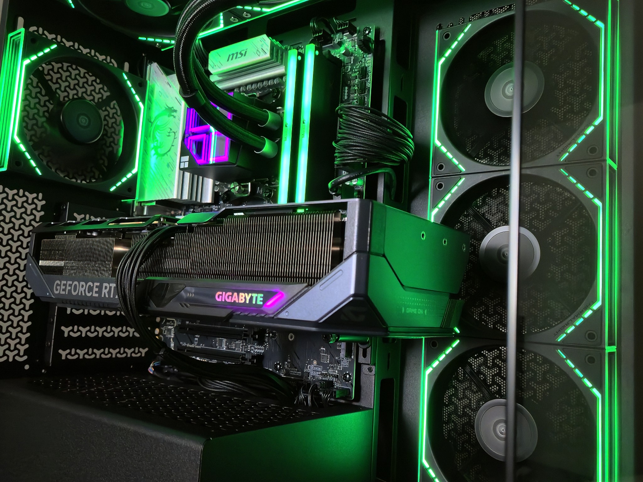 9800X3D - RTX 5070 Ti OC - 32GB DDR5 6000 - 2TB Gen4 NVMe - Custom