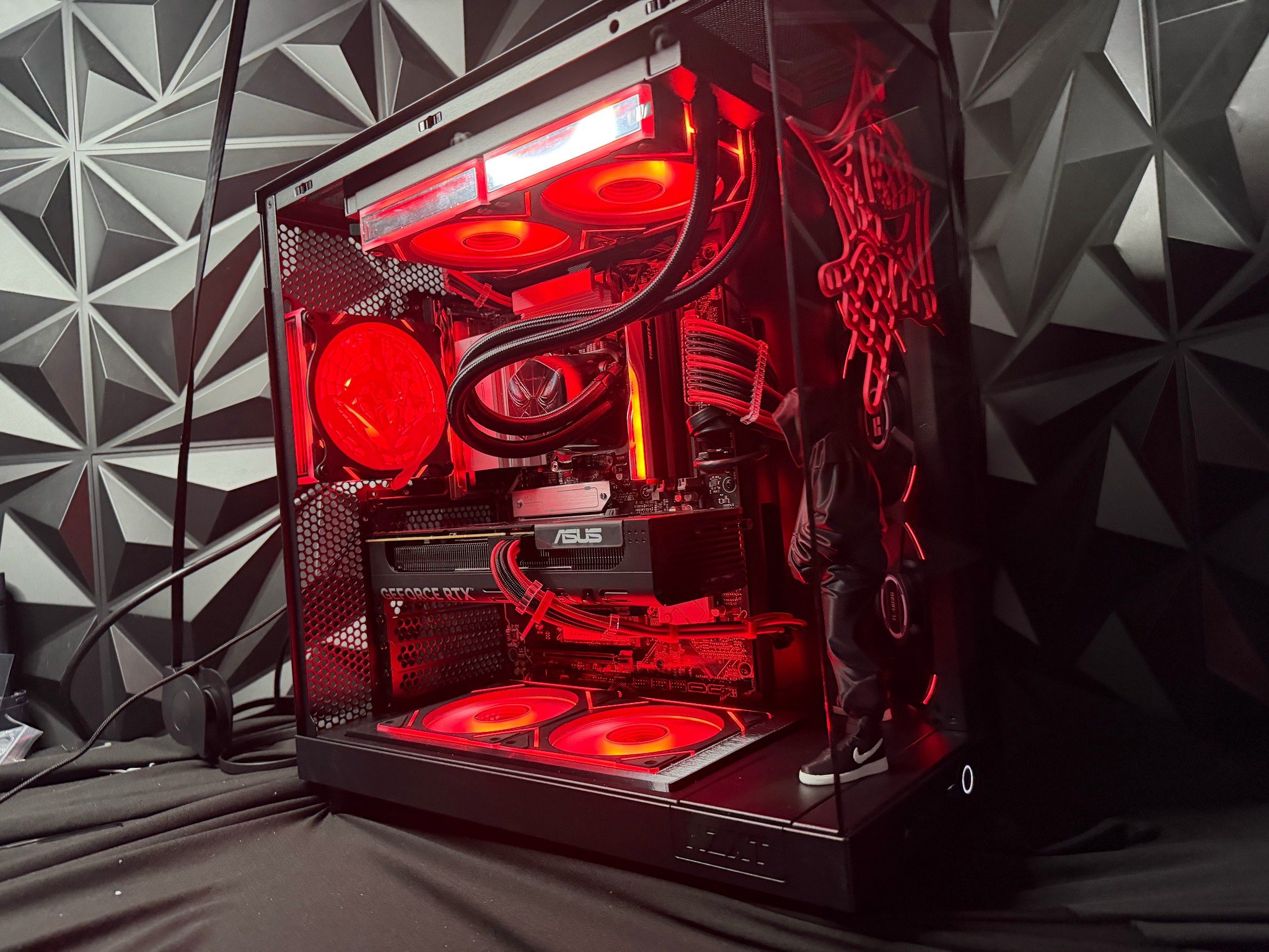 🕷️🕸️ WEB SLINGER 🕸️🕷️Ryzen 5 9600X| RTX 5060| 16 GB DDR5| 1.5 TB NVMe| 650W PSU