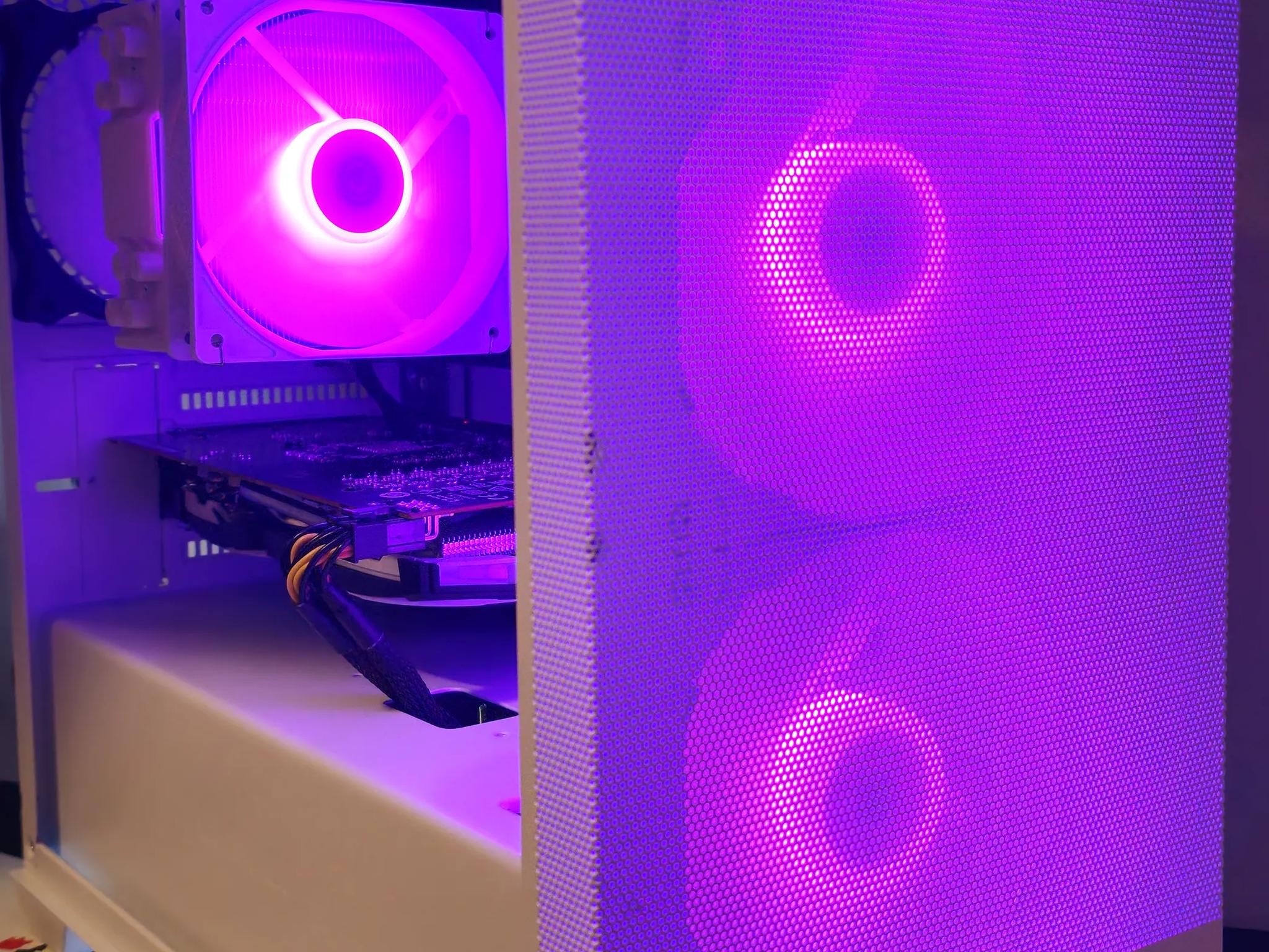 Frosty Mini Mesh Ryzen 5 5600X / 16GB DDR4/1TB SSD / RX6600 8GB
