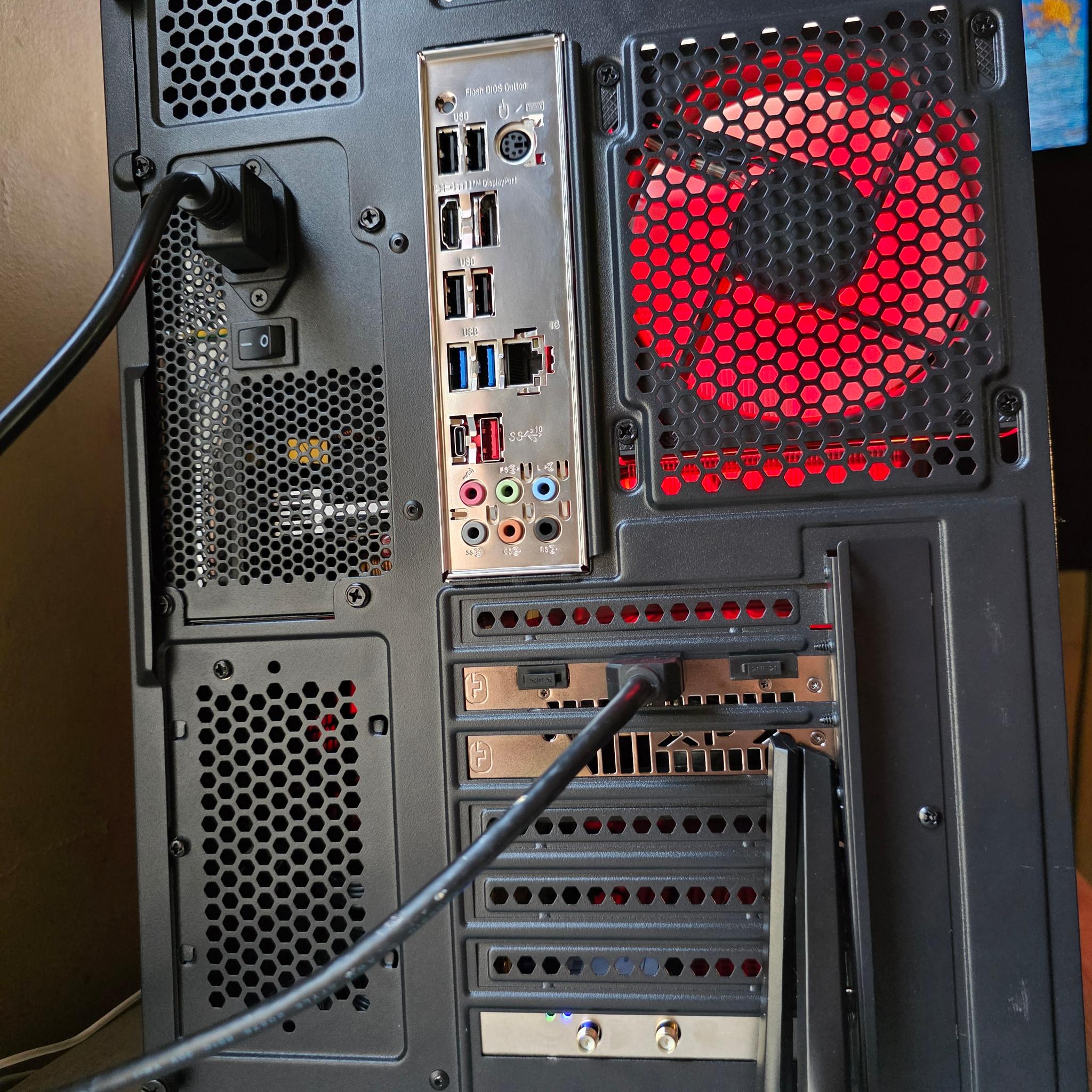 Gaminc PC! Ryzen 9060XT, 5700X, 1TB SSD, 32GB DDR4, RGB