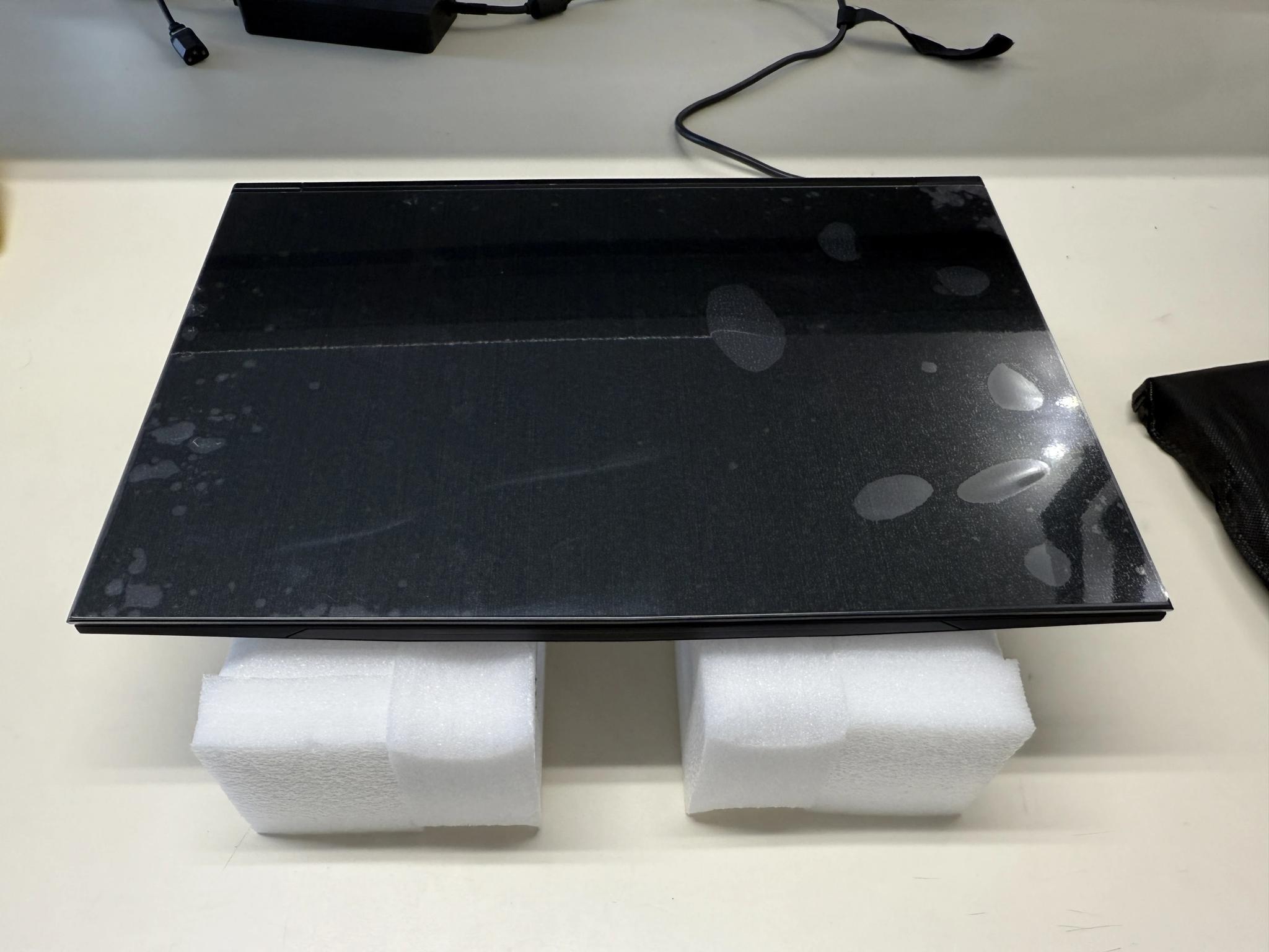 Eluktronics Mech-17, i7-8750H, RTX 2060, 16GB RAM, 512 SSD, 144HZ