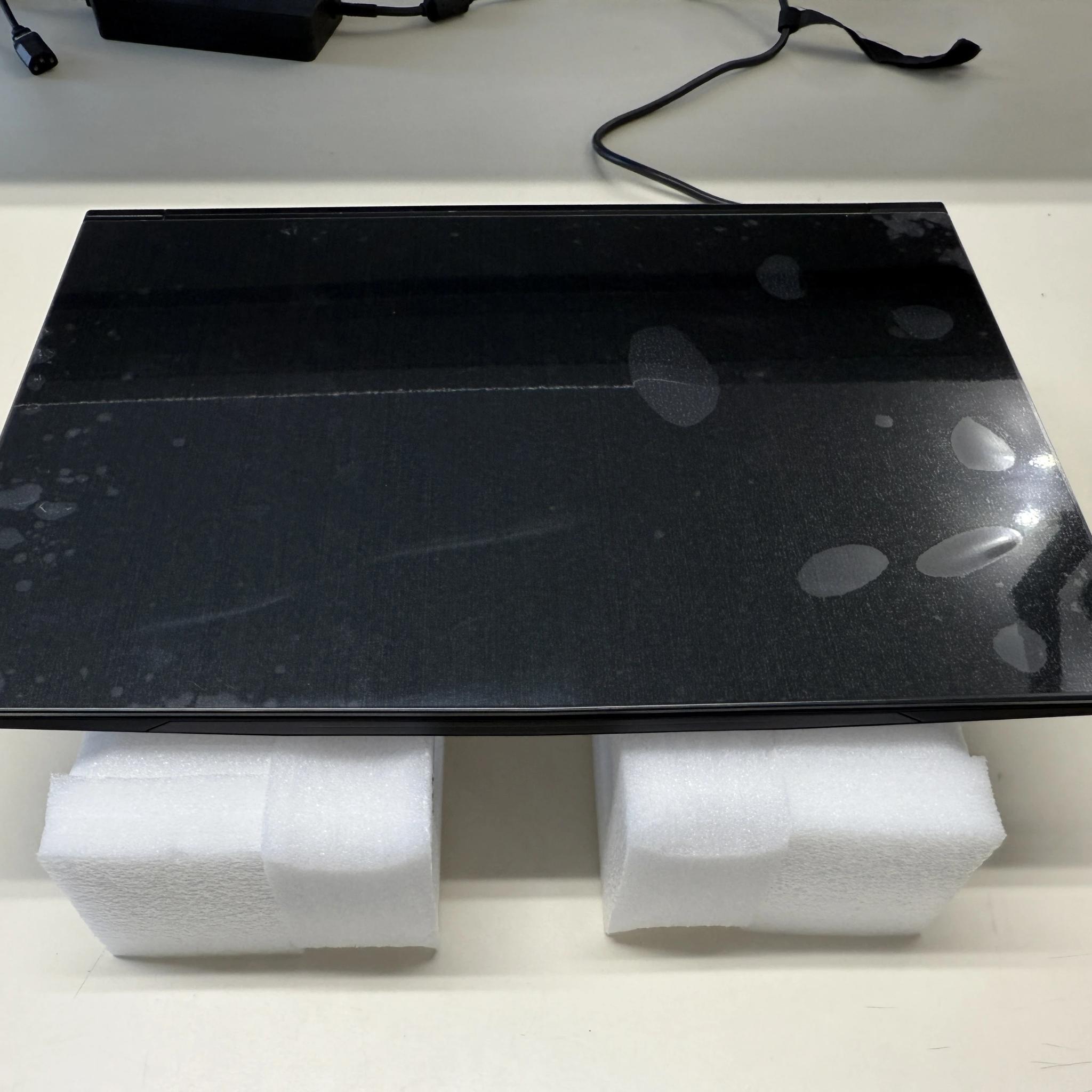 Eluktronics Mech-17, i7-8750H, RTX 2060, 16GB RAM, 512 SSD, 144HZ